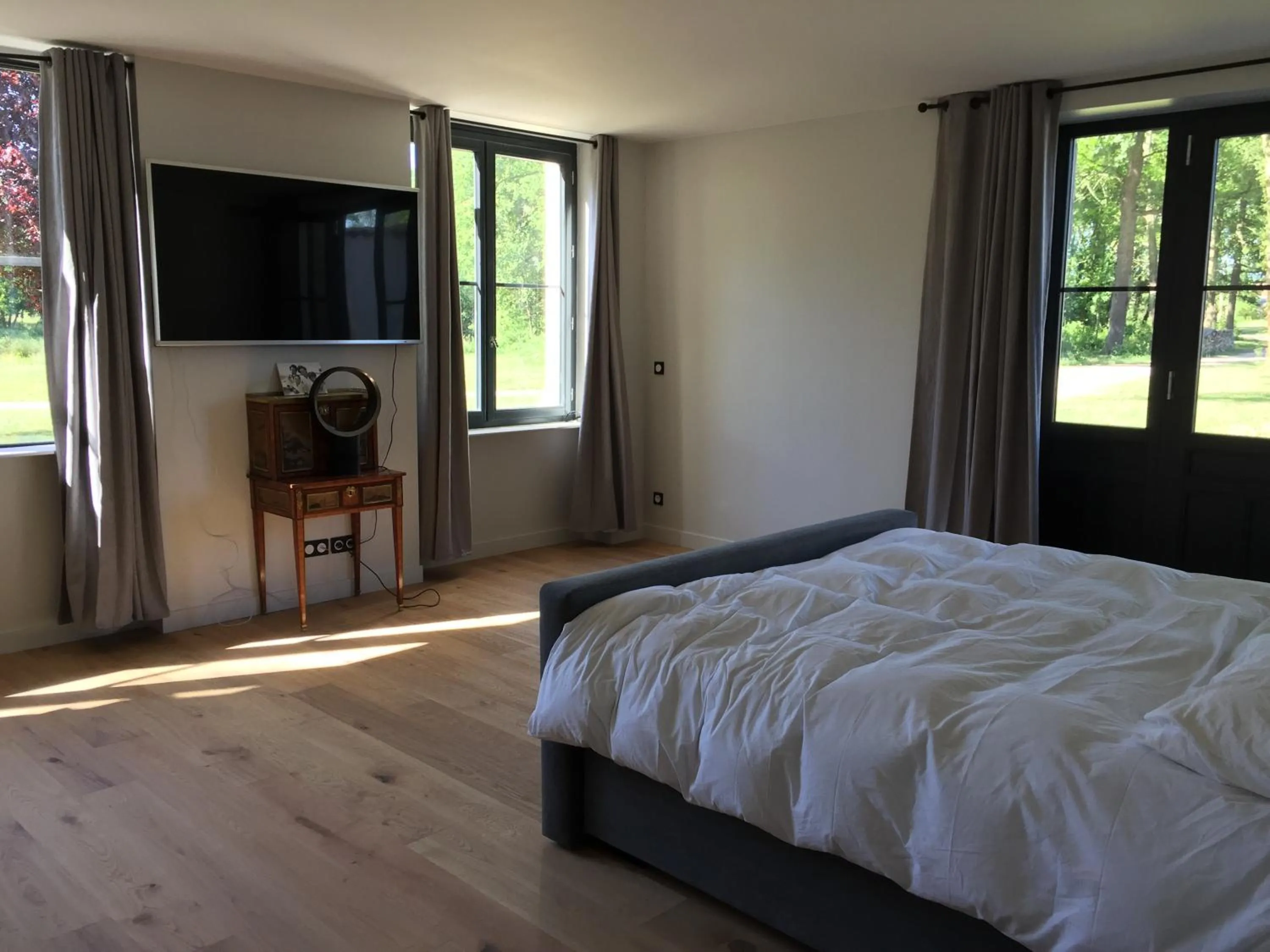 Bed in ORANGERIE de CHATEL-Selection FIGARO & ELLE Magazine