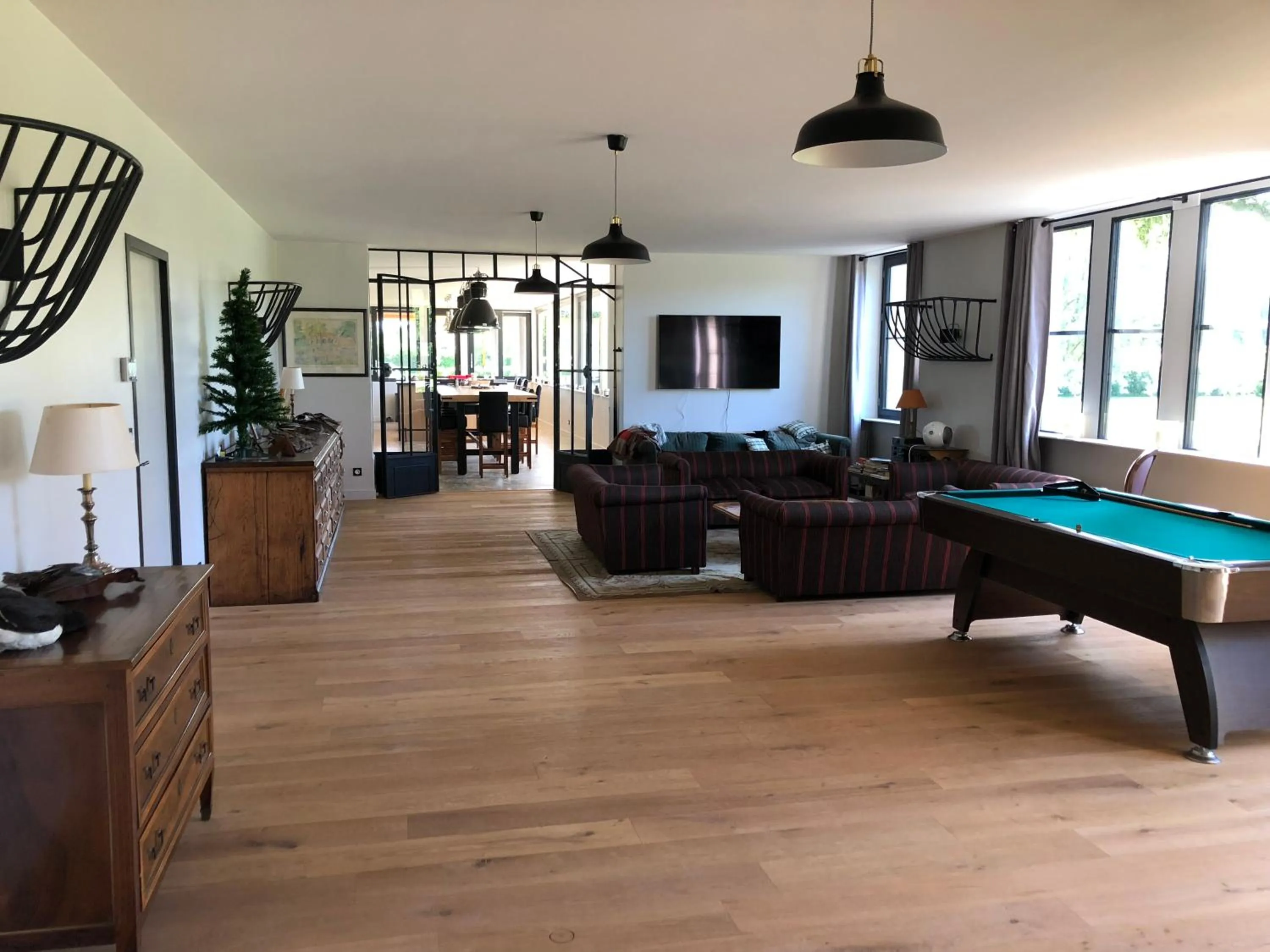 Nightclub / DJ in ORANGERIE de CHATEL-Selection FIGARO & ELLE Magazine