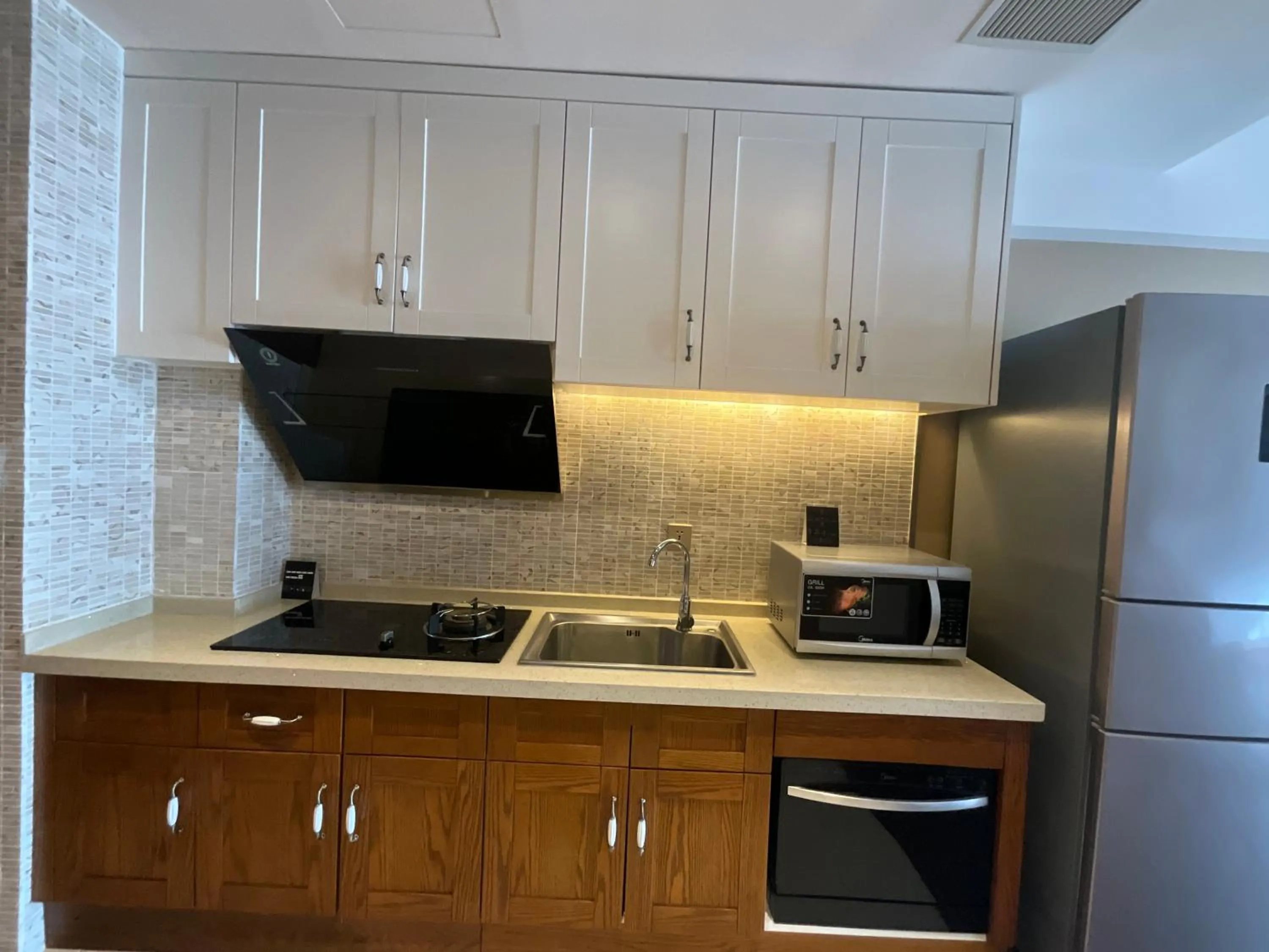 Kitchen or kitchenette in Kantharyar Serviced Apartment