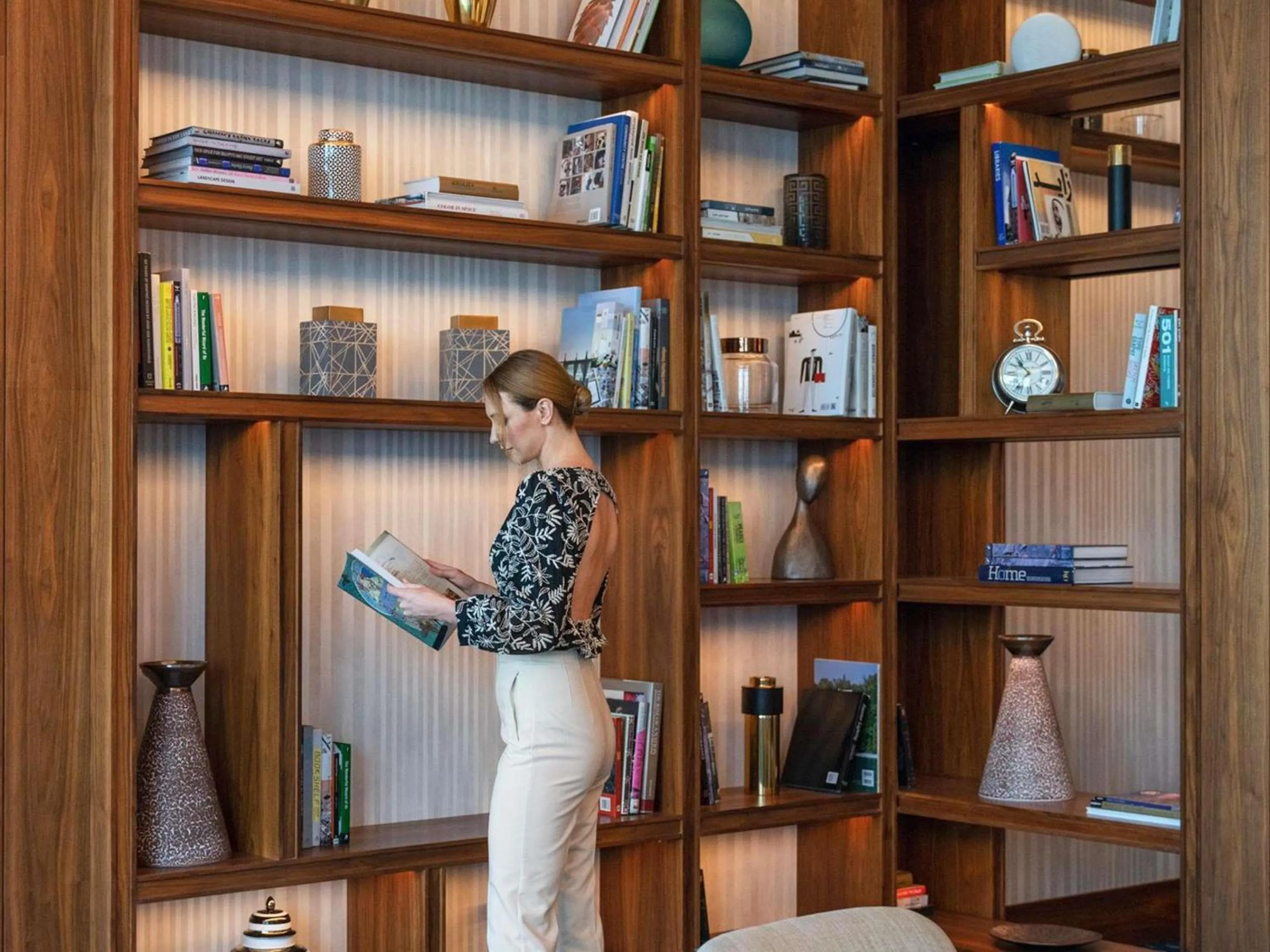 Business facilities in Grand Plaza Mövenpick Media City