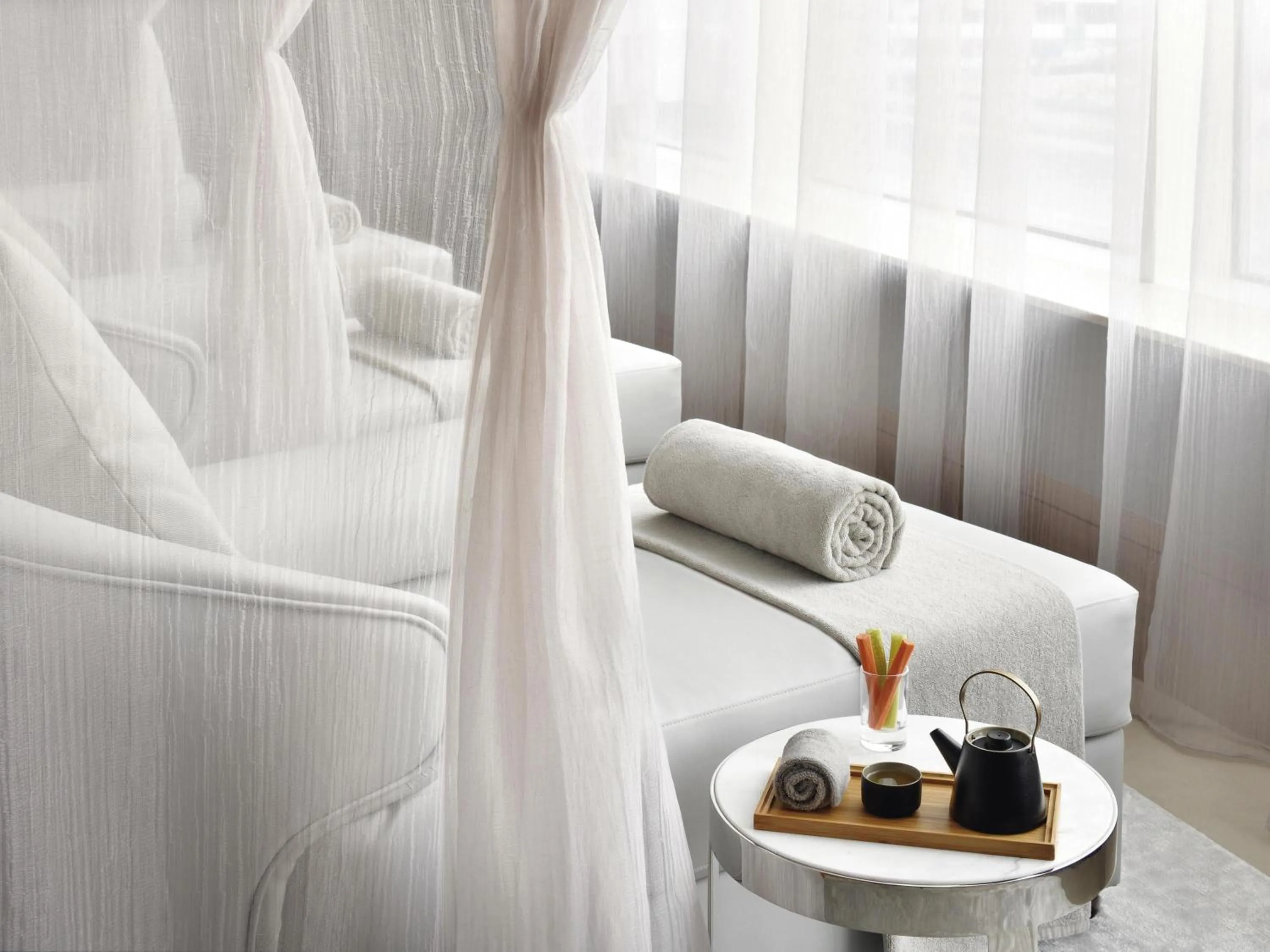 Spa and wellness centre/facilities, Bed in Grand Plaza Mövenpick Media City