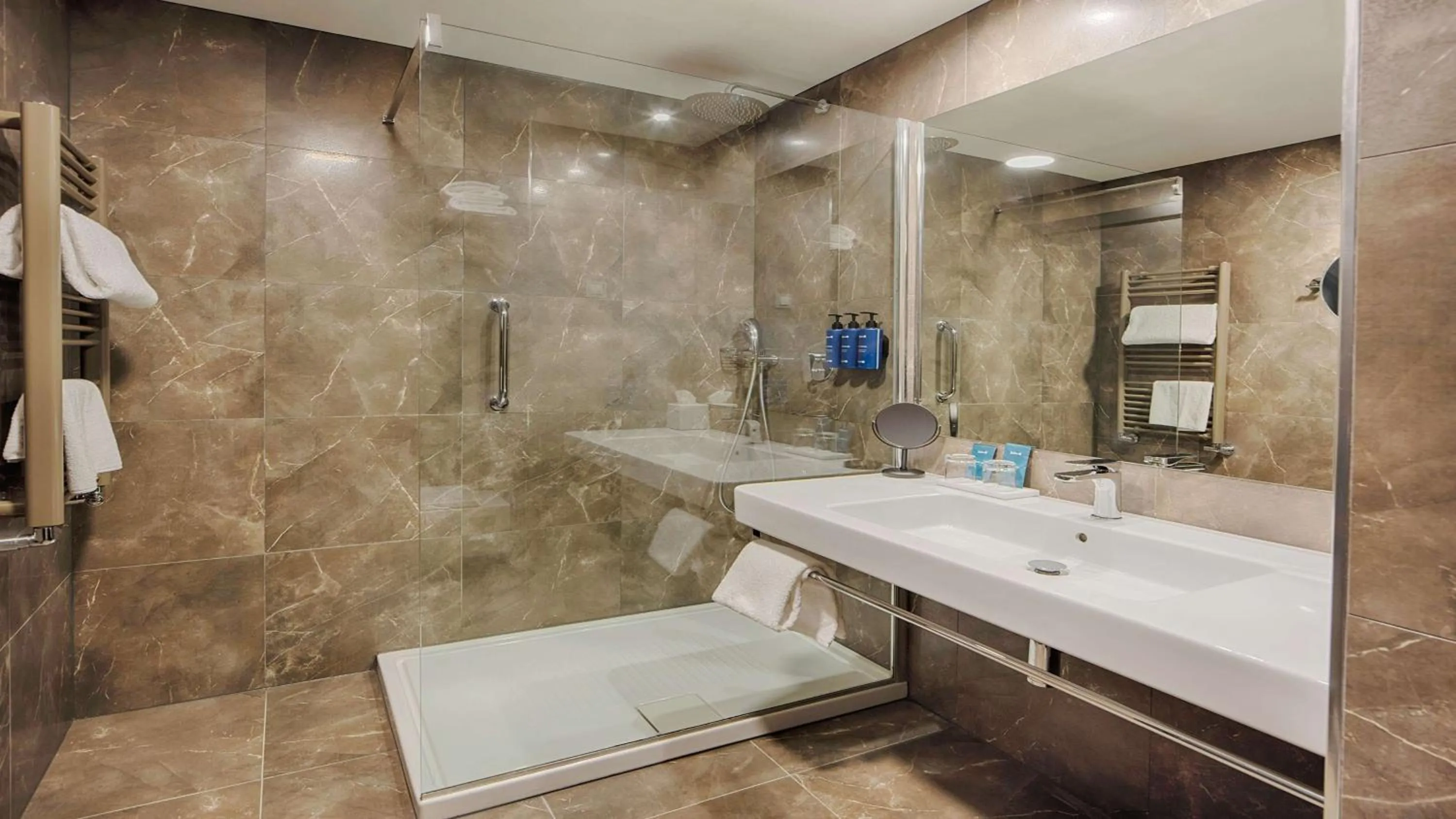 Bathroom in Radisson Blu Plaza Hotel Ljubljana