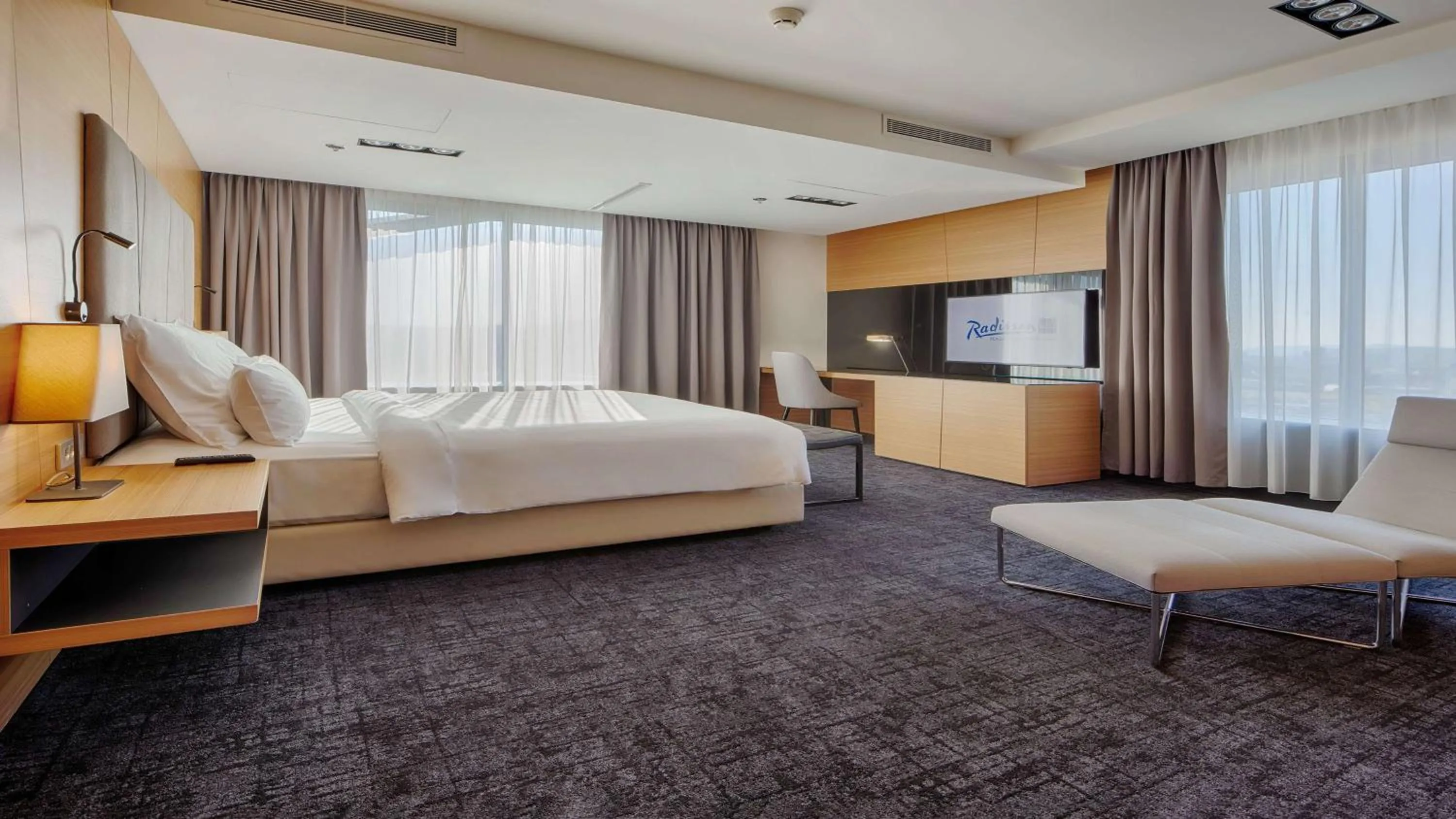 Photo of the whole room, Bed in Radisson Blu Plaza Hotel Ljubljana