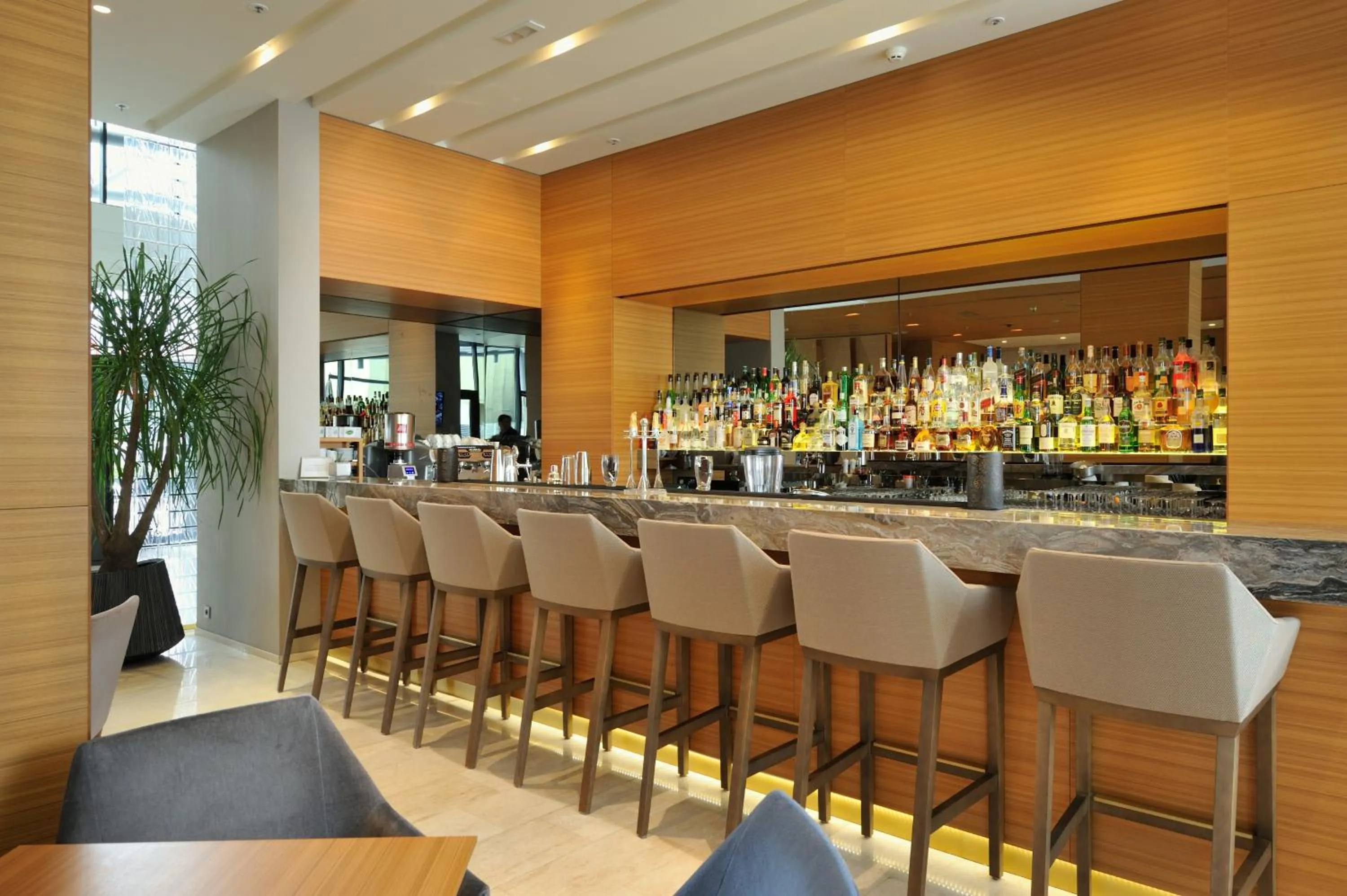 Lounge or bar in Radisson Blu Plaza Hotel Ljubljana