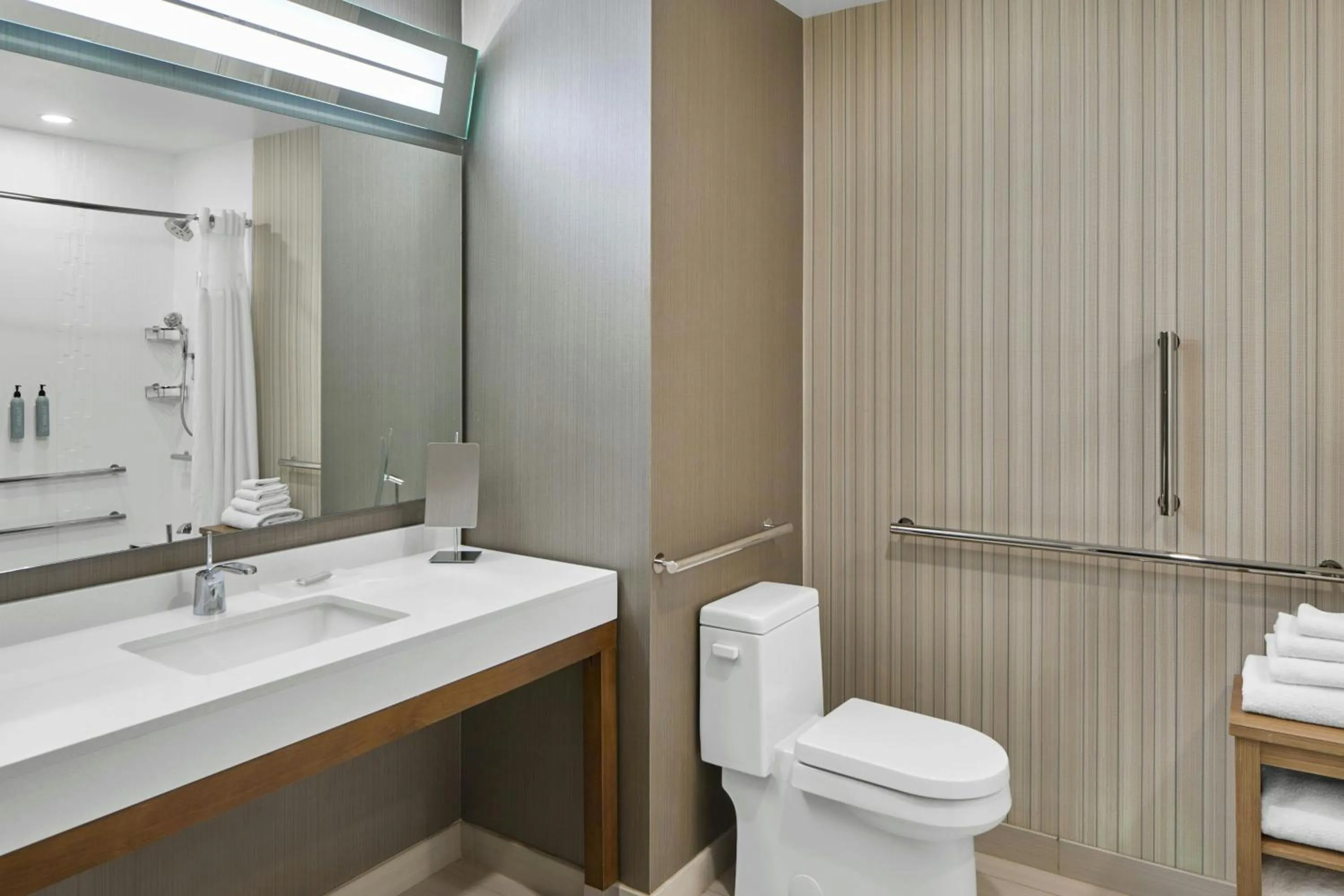 Bathroom in Courtyard by Marriott Albany Troy/Waterfront