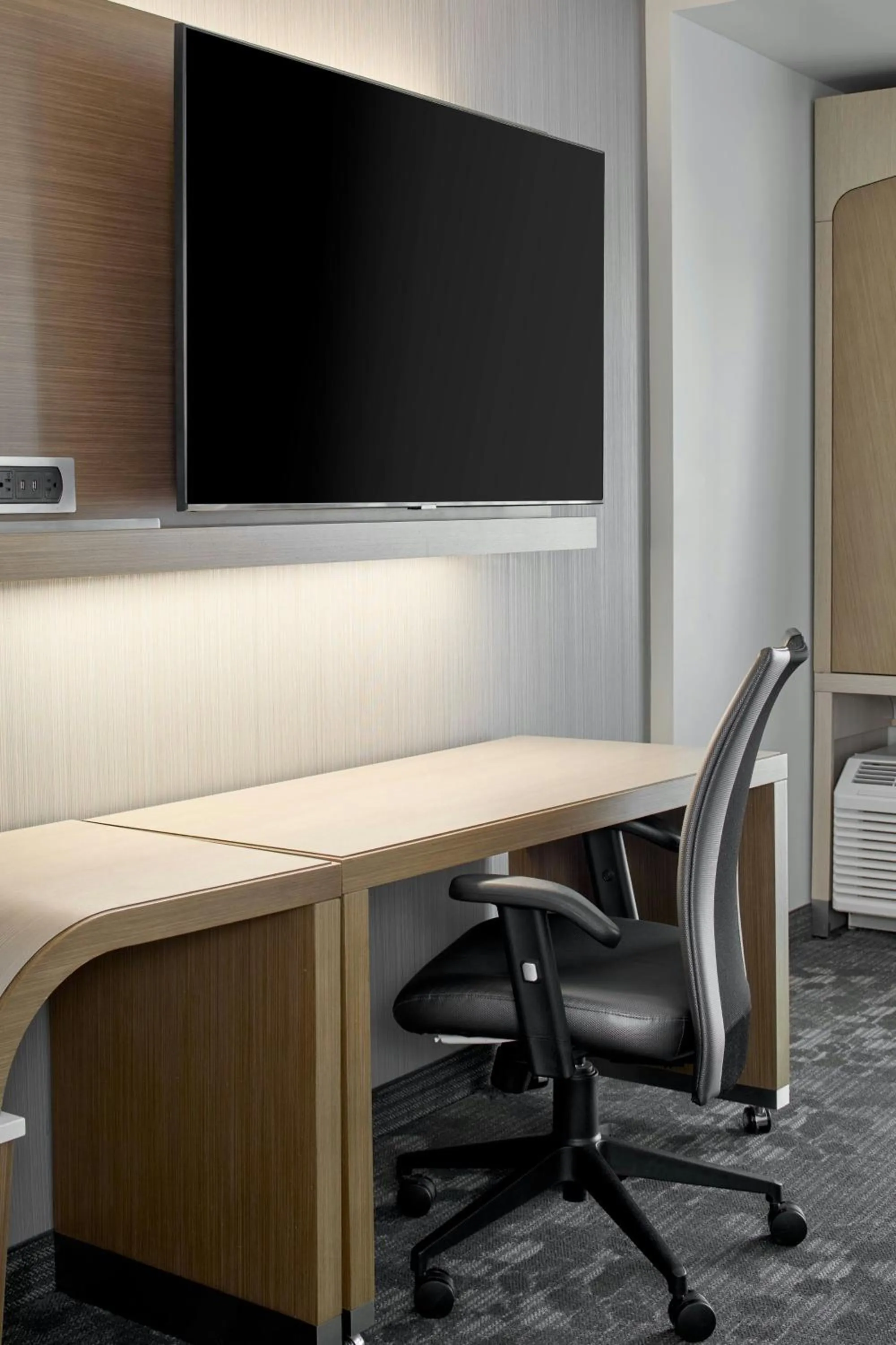 Photo of the whole room in Courtyard by Marriott Albany Troy/Waterfront