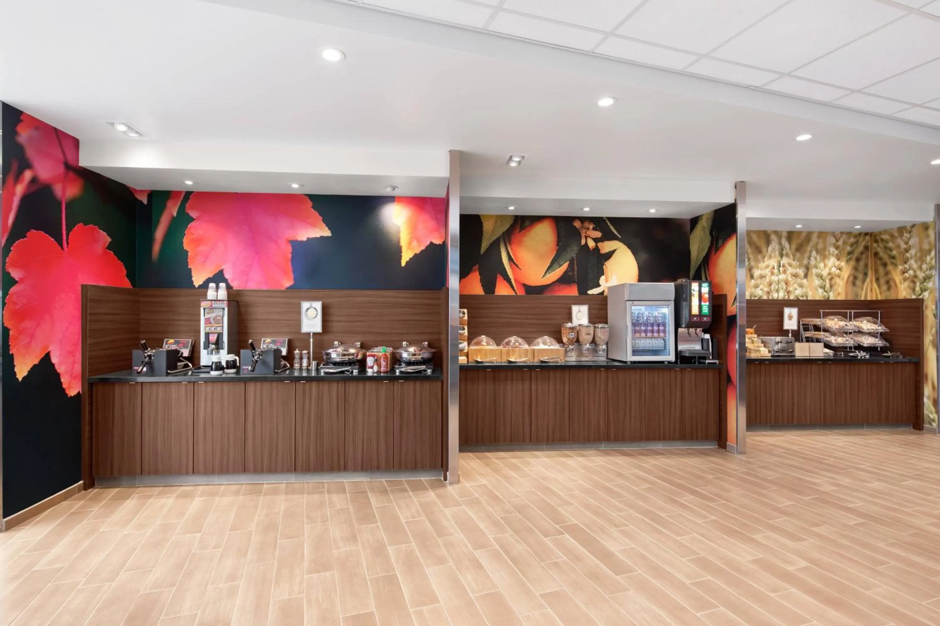 Breakfast in Fairfield Inn & Suites by Marriott Poplar Bluff