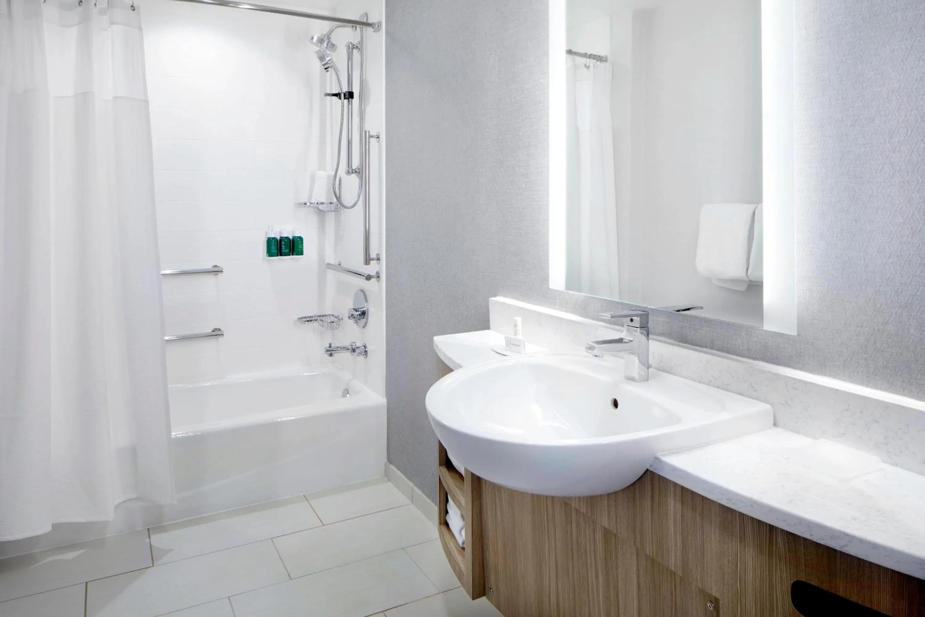 Bathroom in SpringHill Suites by Marriott Columbus Easton Area