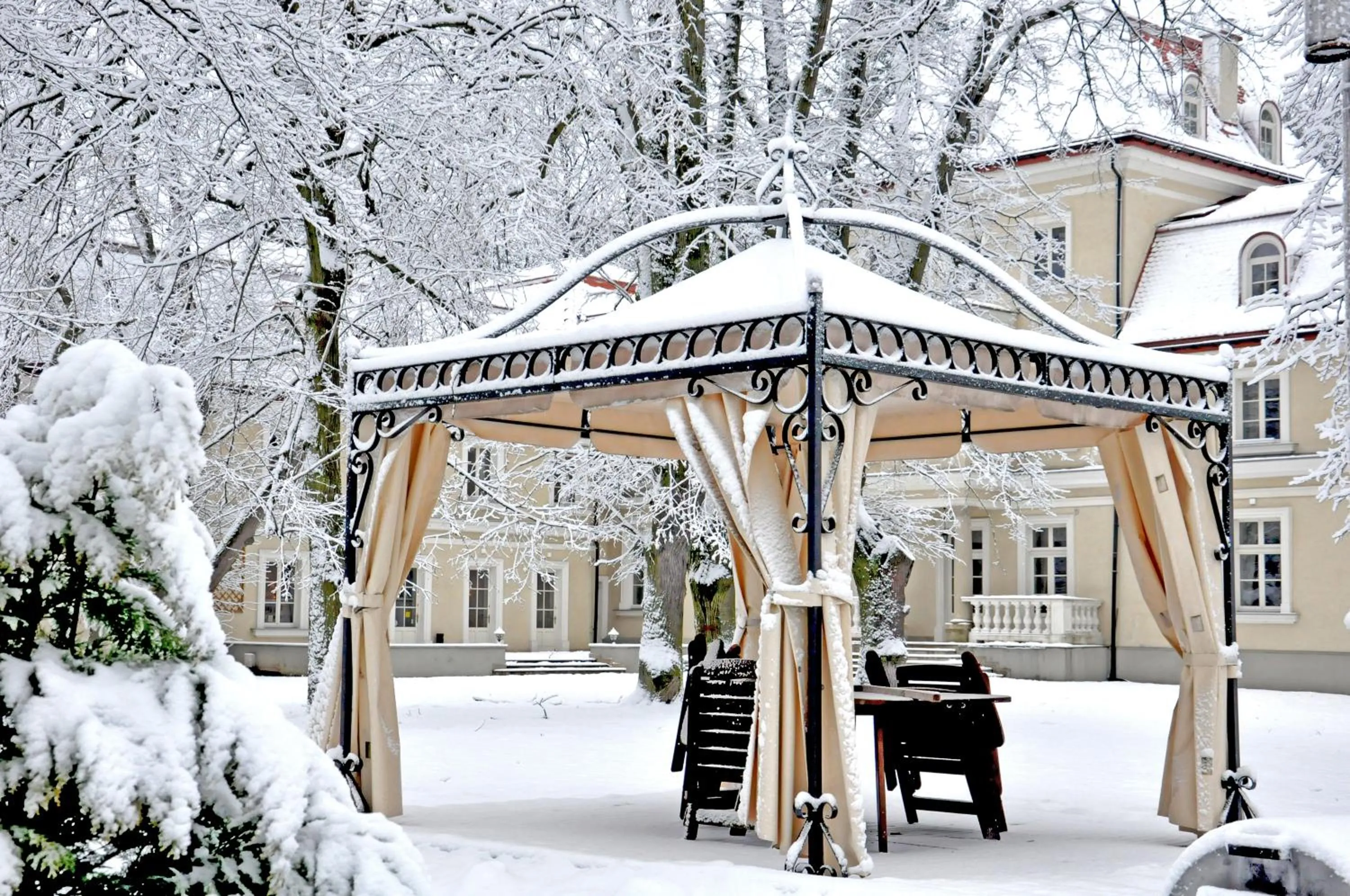 Property building in Dwór Sieraków