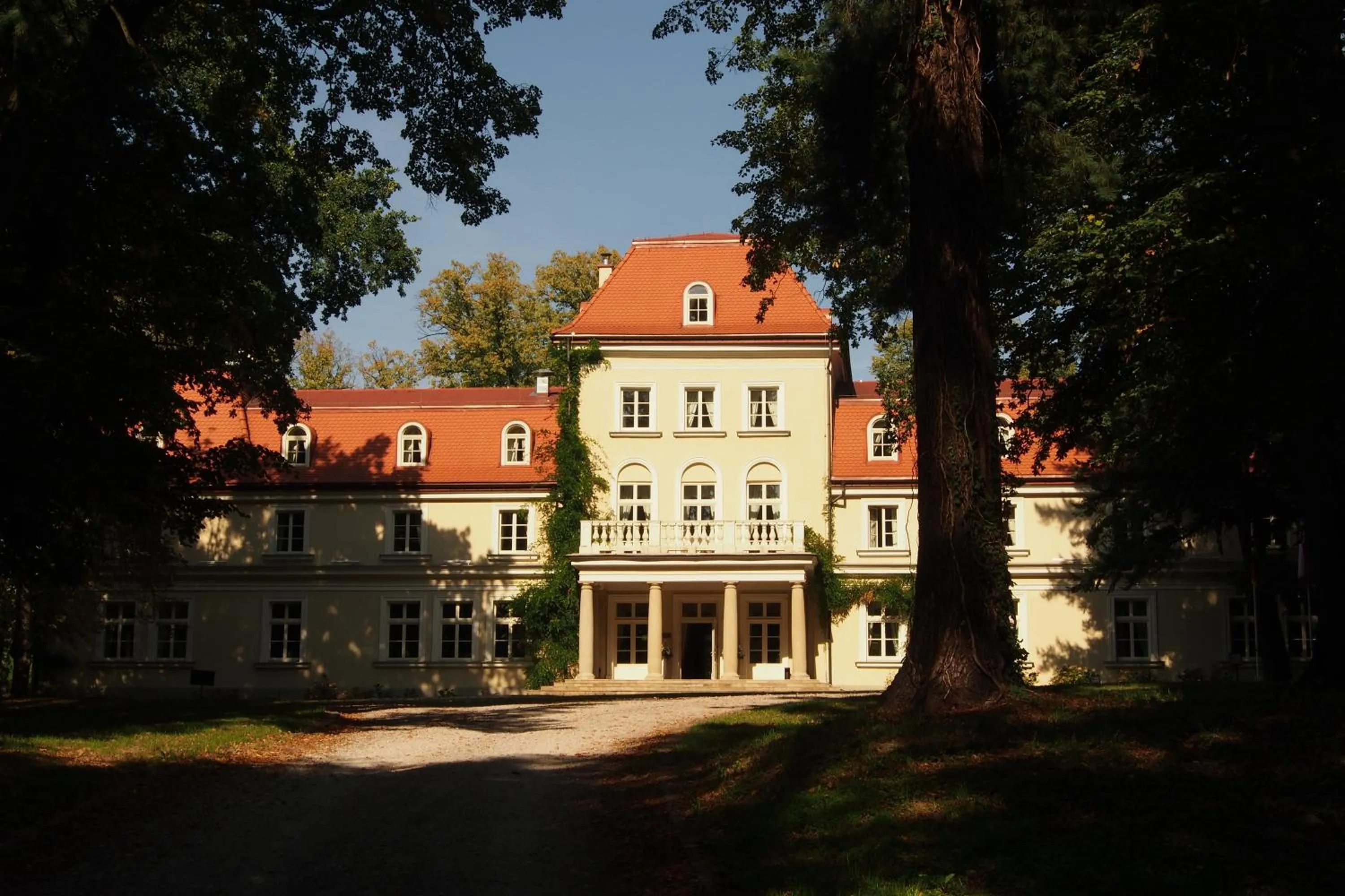 Facade/entrance in Dwór Sieraków
