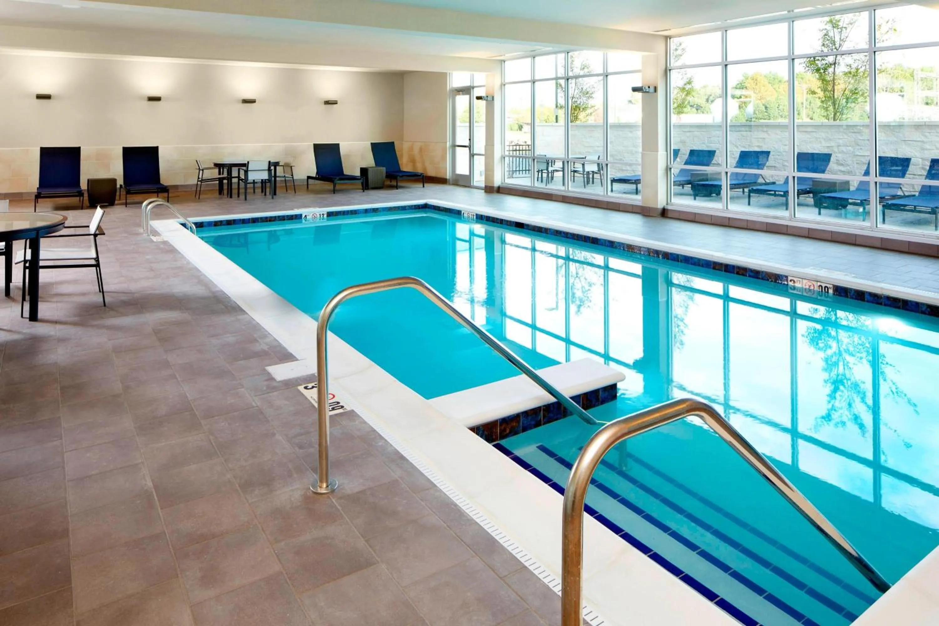 Swimming pool in TownePlace Suites by Marriott Columbus Easton Area