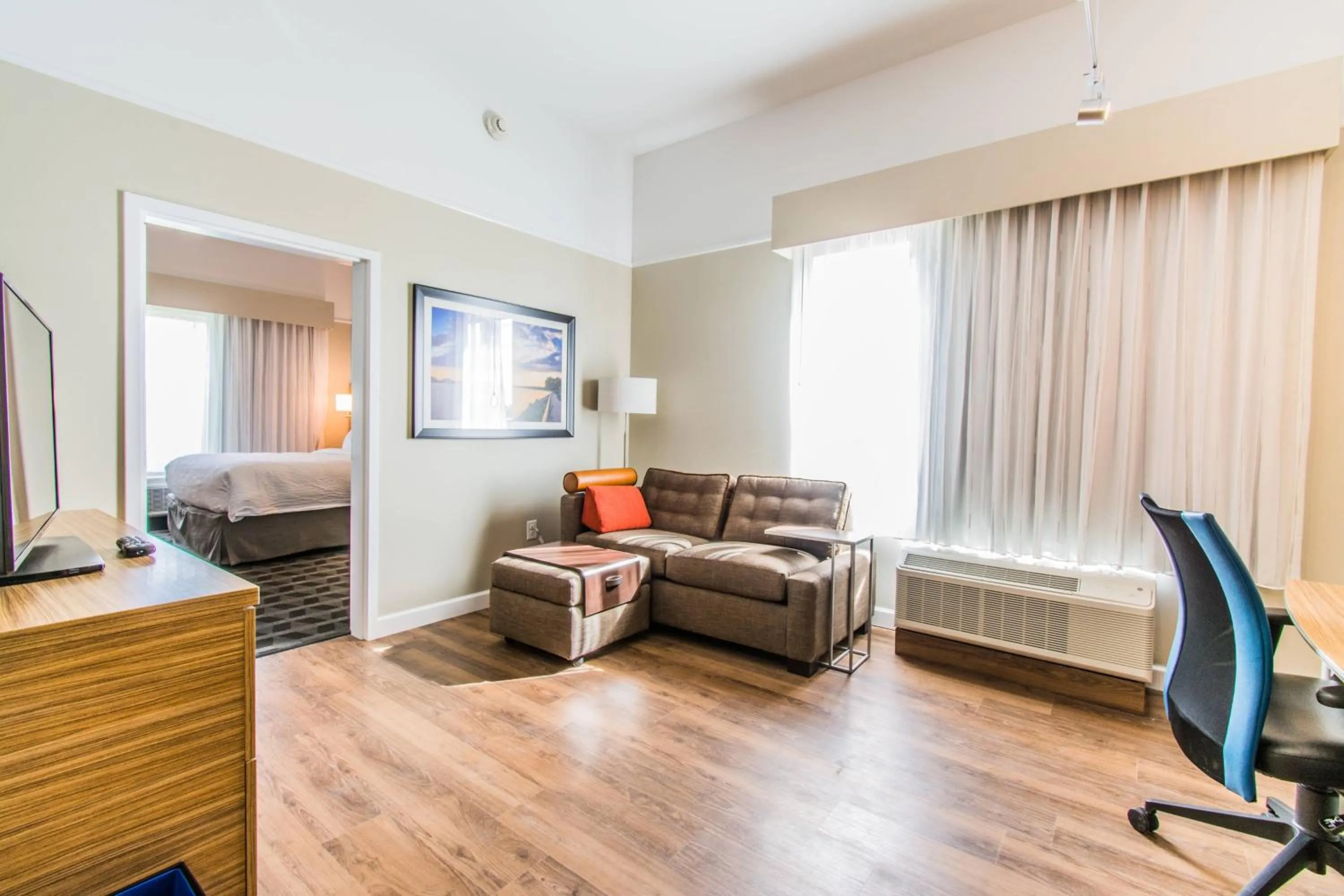Living room, Bed in TownePlace Suites by Marriott Evansville Newburgh