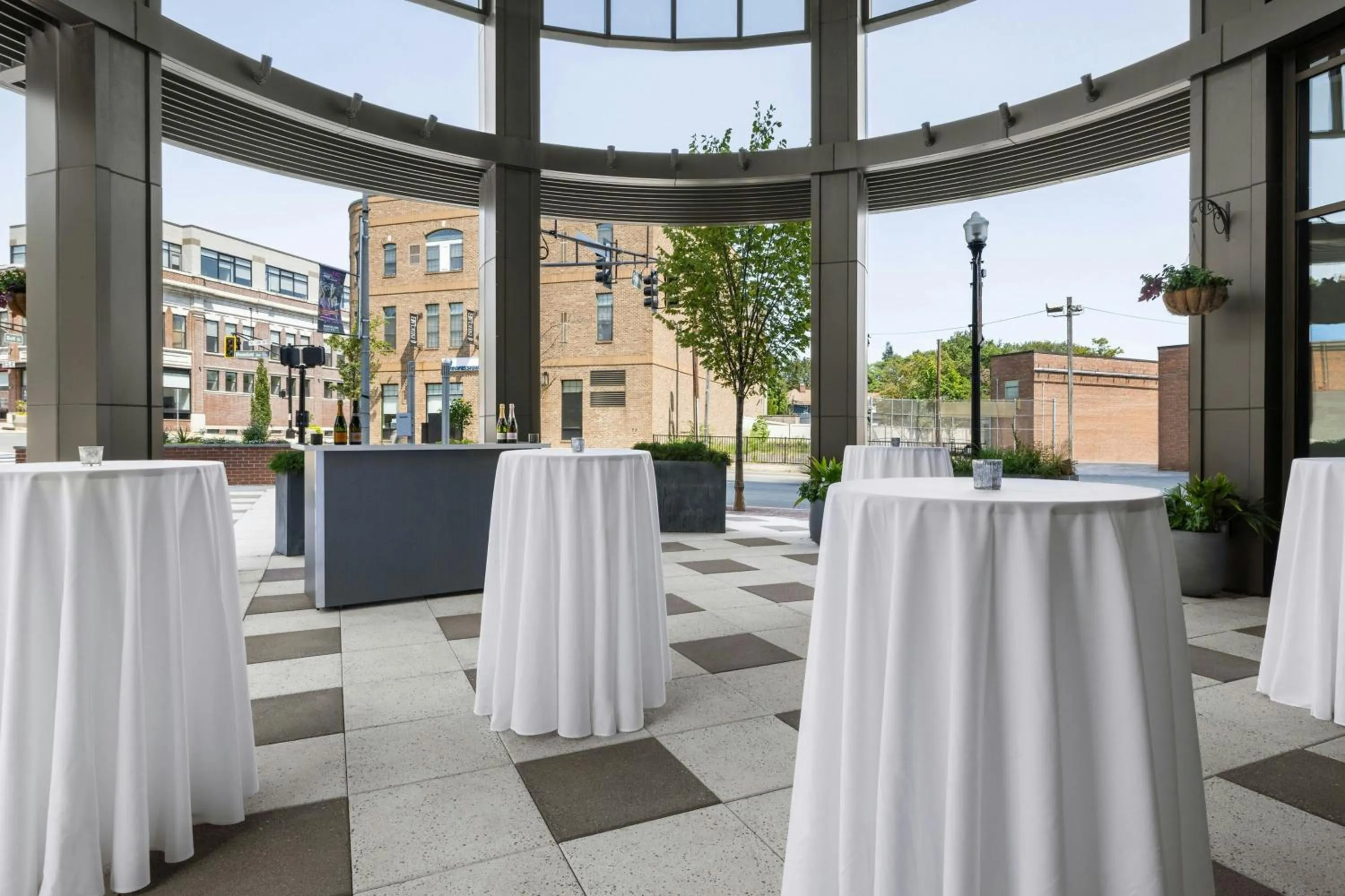 Restaurant/places to eat in The MC, Autograph Collection