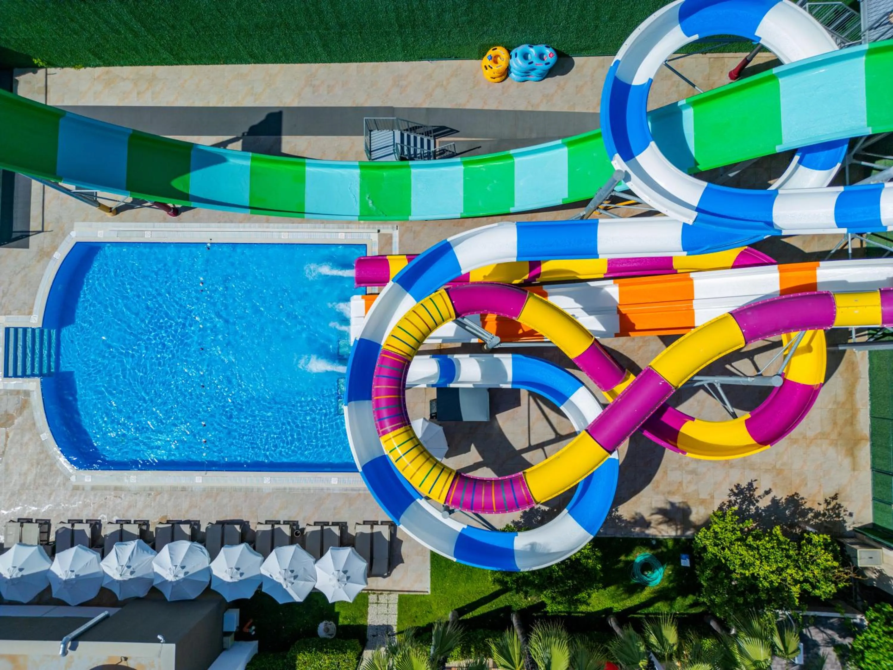 Swimming pool in Sailor's Beach Club