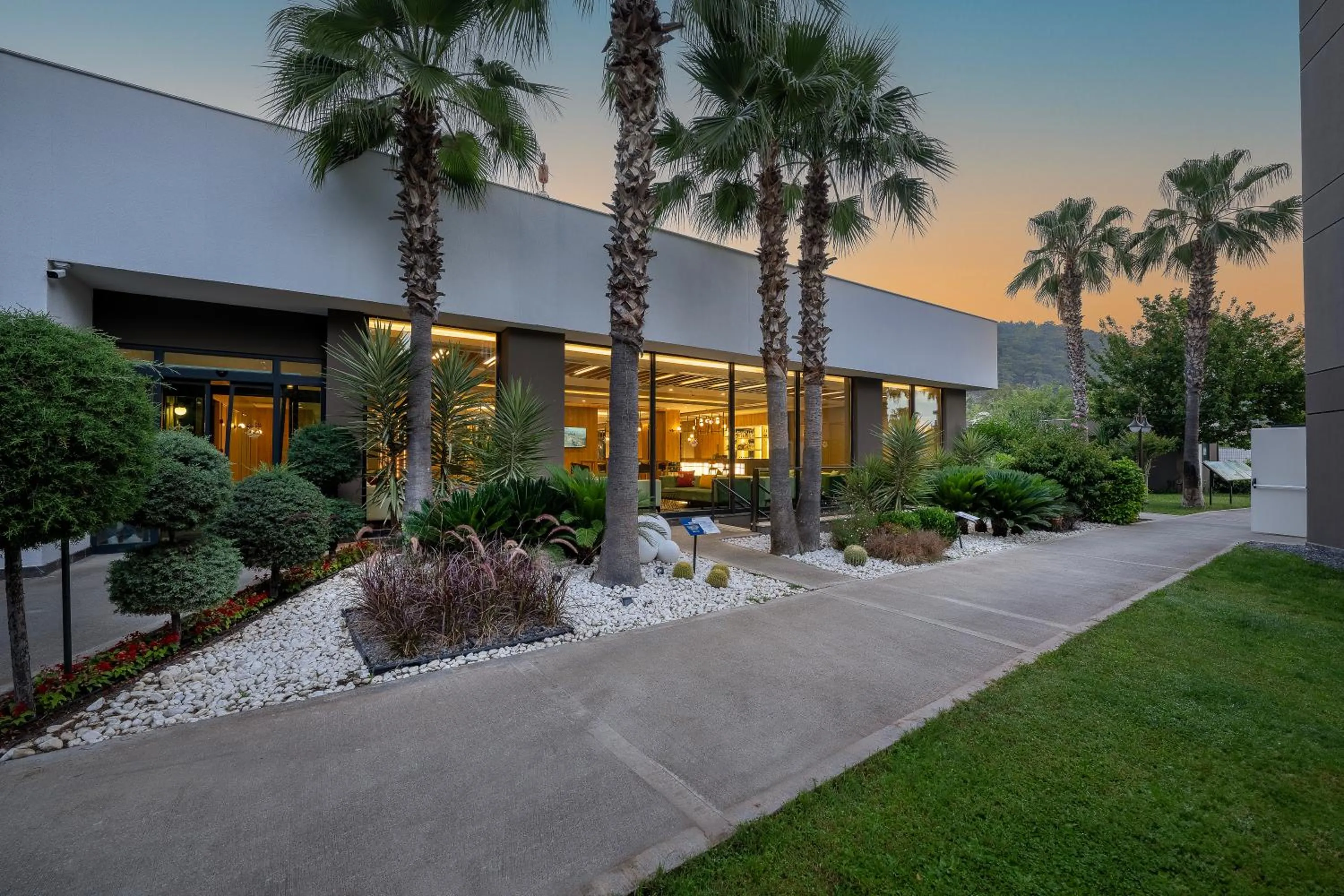 Property building in Sailor's Beach Club