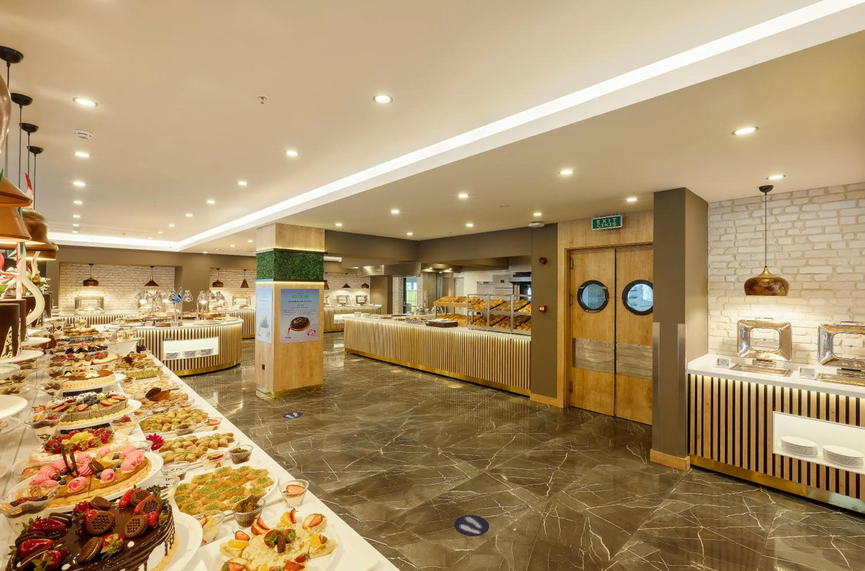 Restaurant/places to eat in Sailor's Beach Club