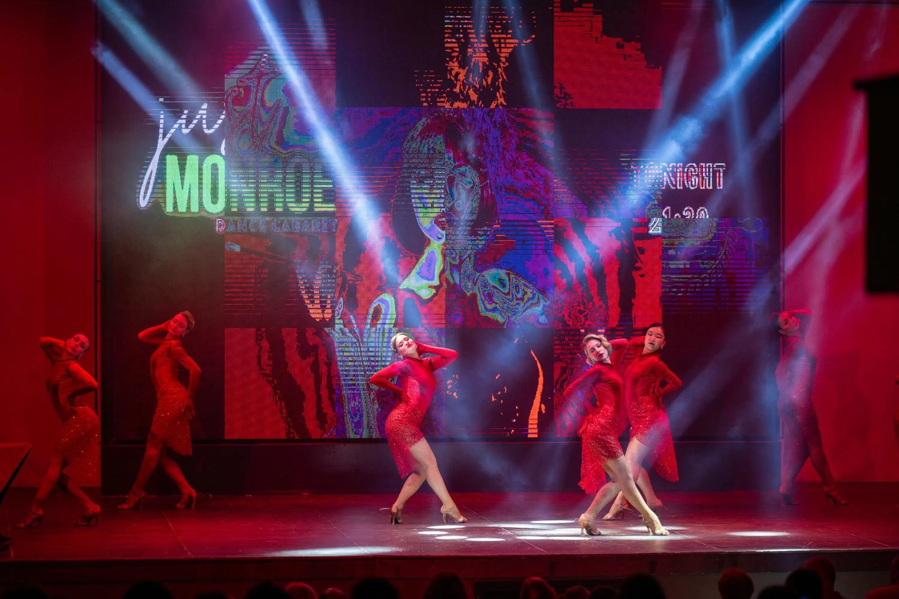 Evening entertainment in Sailor's Beach Club