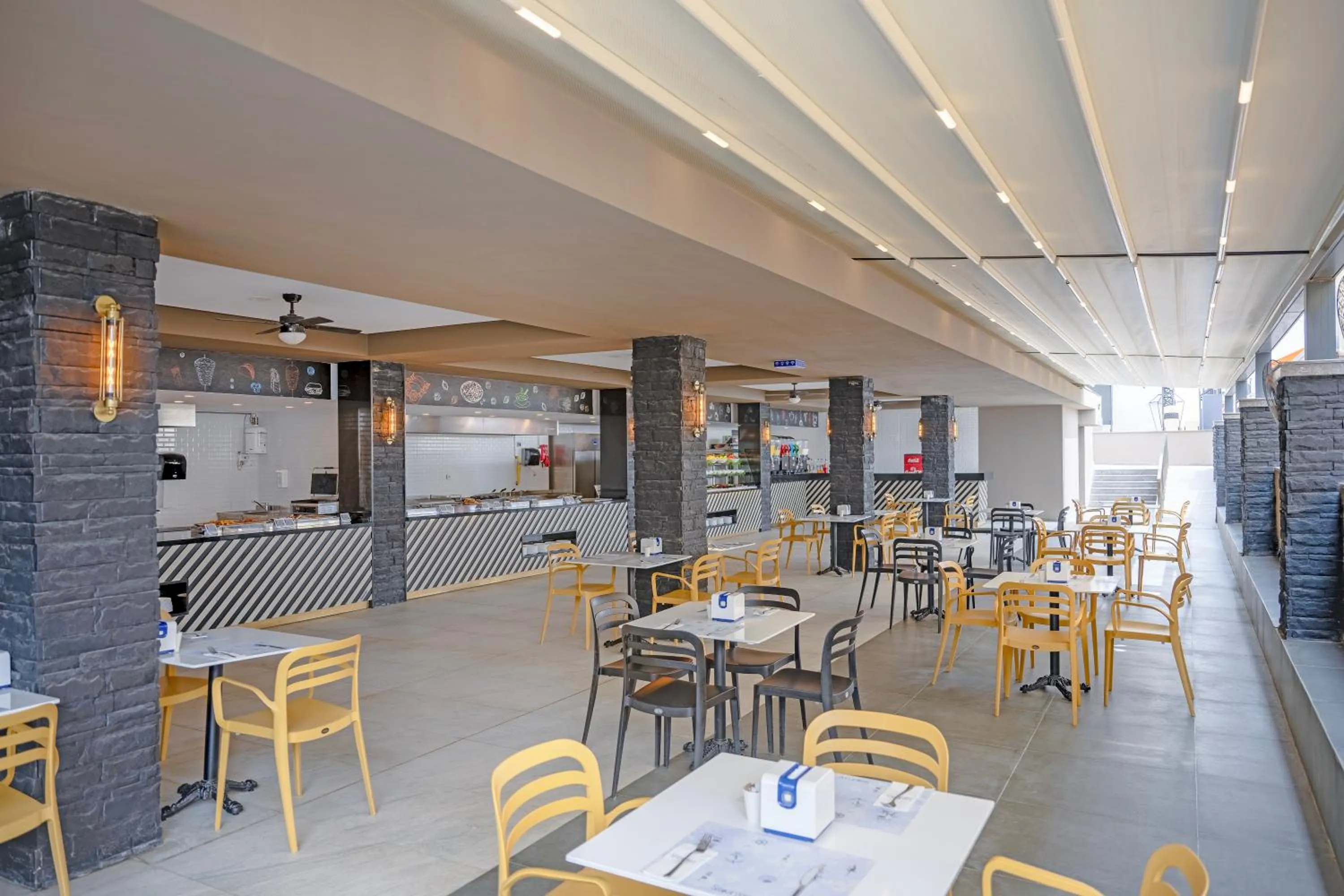 Restaurant/places to eat in Sailor's Beach Club