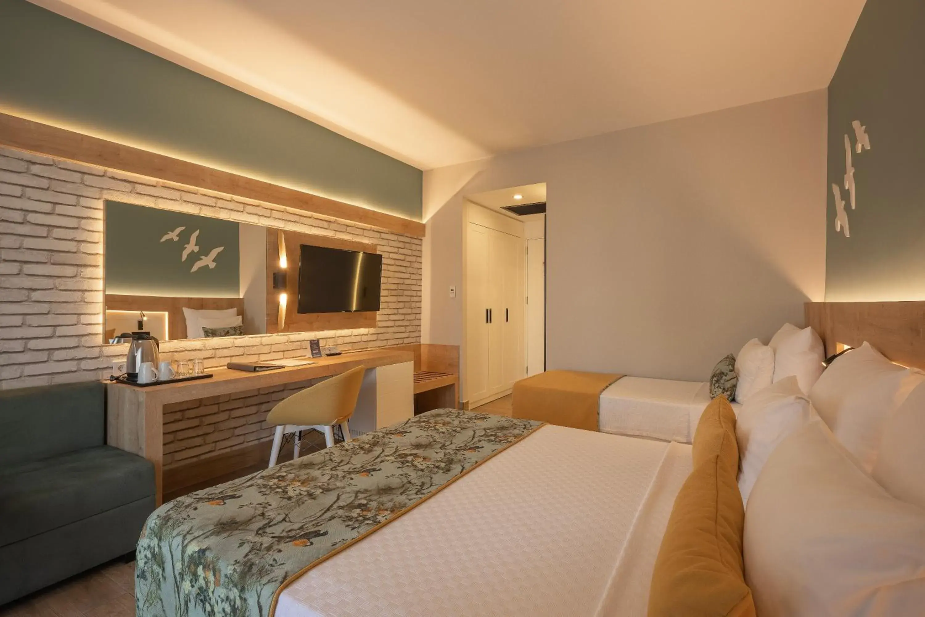 Superior Triple Room in Sailor's Beach Club Superior Triple Room in Sailor's Beach Club