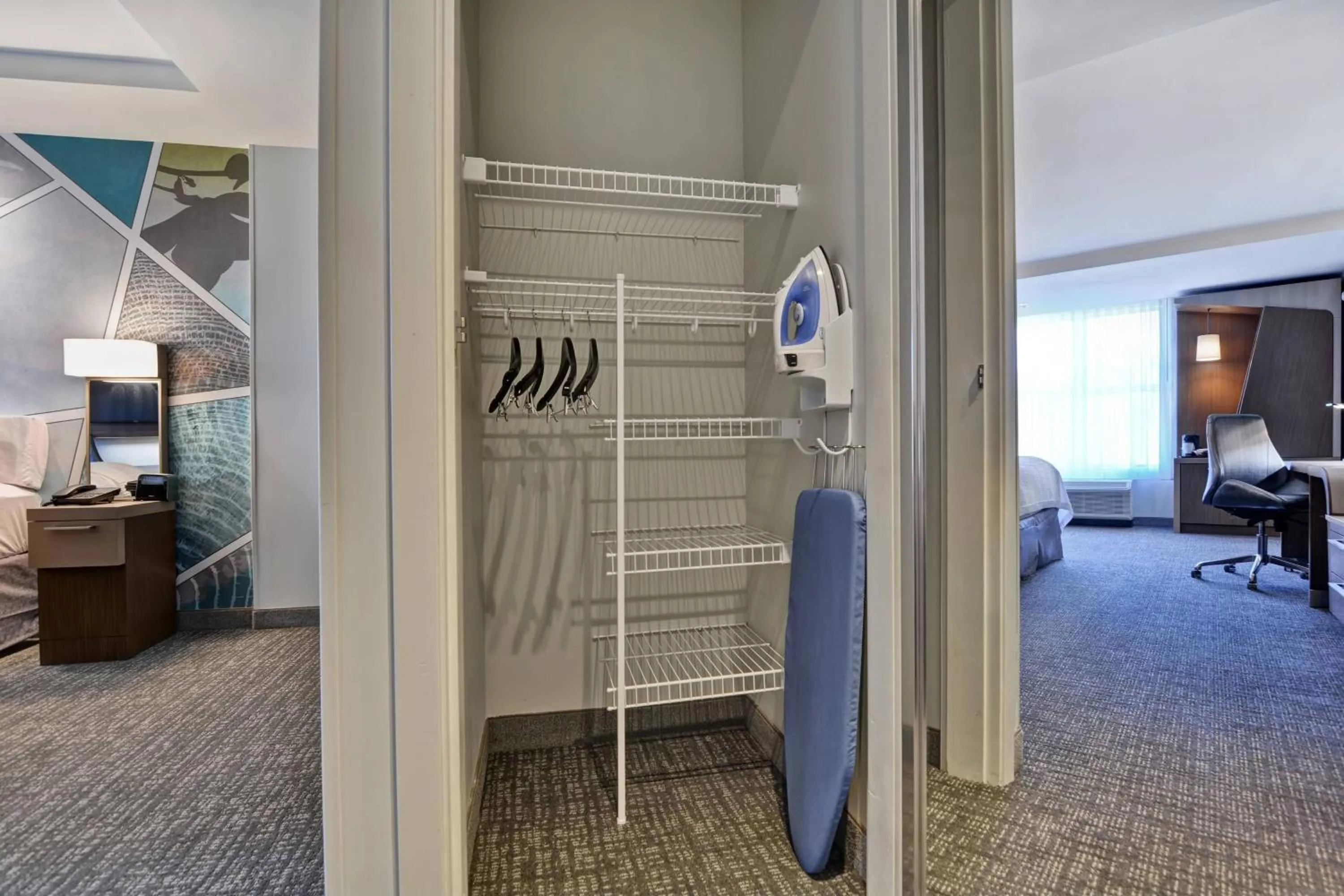 Photo of the whole room in Courtyard by Marriott Jackson Madison