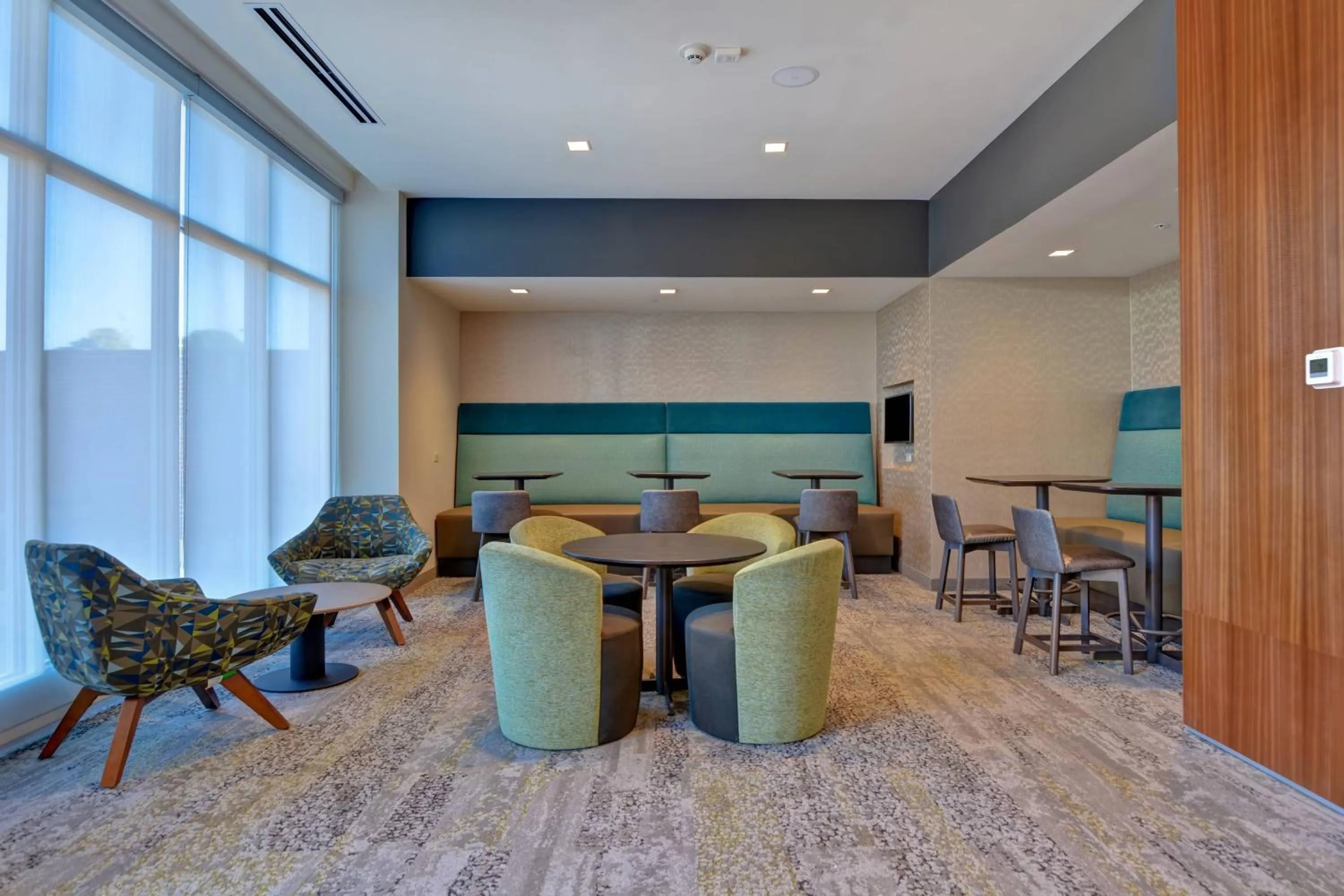 Restaurant/places to eat in Courtyard by Marriott Jackson Madison