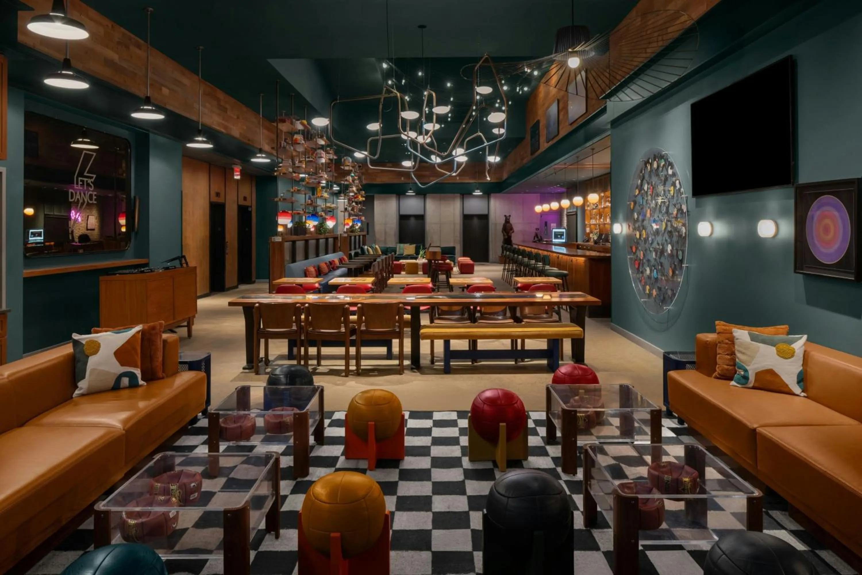 Lounge or bar in Moxy NYC Downtown