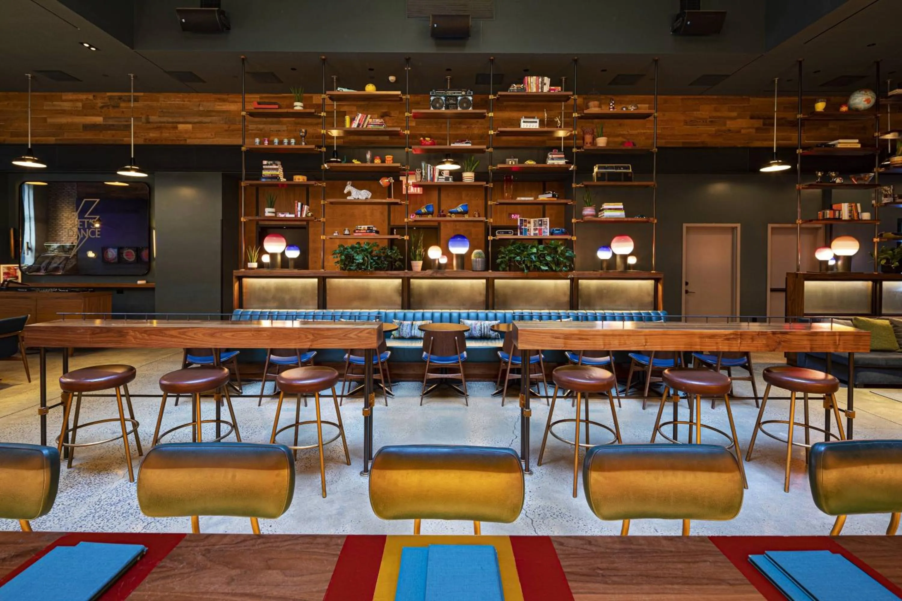 Lounge or bar in Moxy NYC Downtown