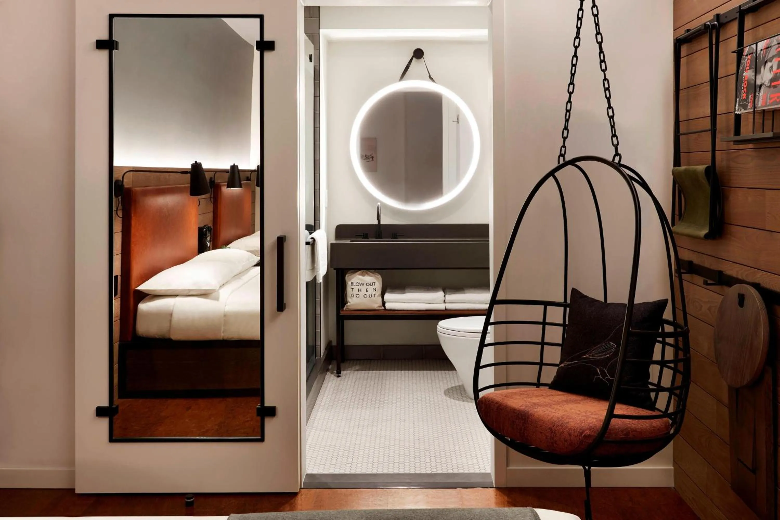 Photo of the whole room, Bed in Moxy NYC Downtown