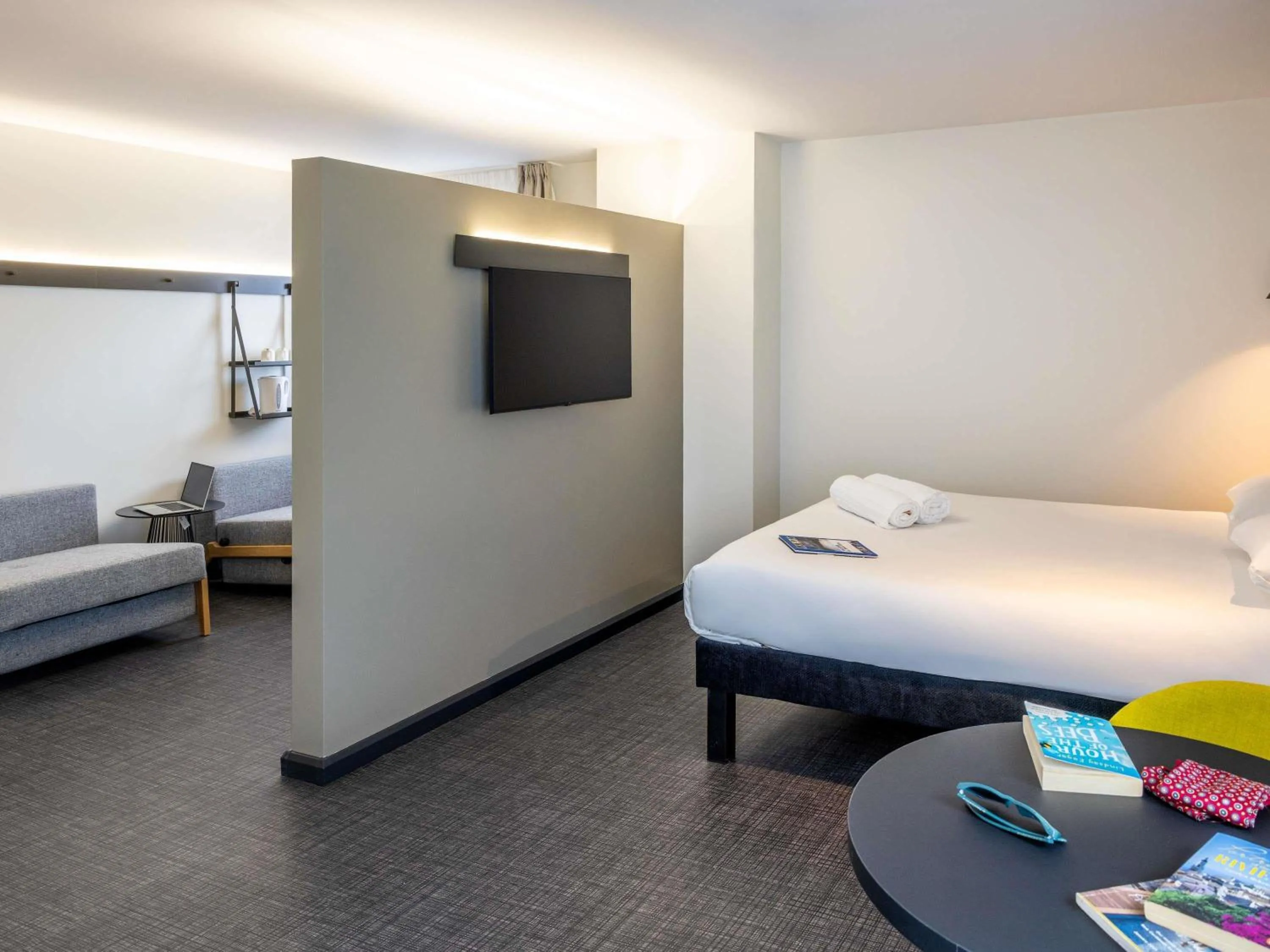 Bedroom, Bed in ibis Bristol Temple Meads