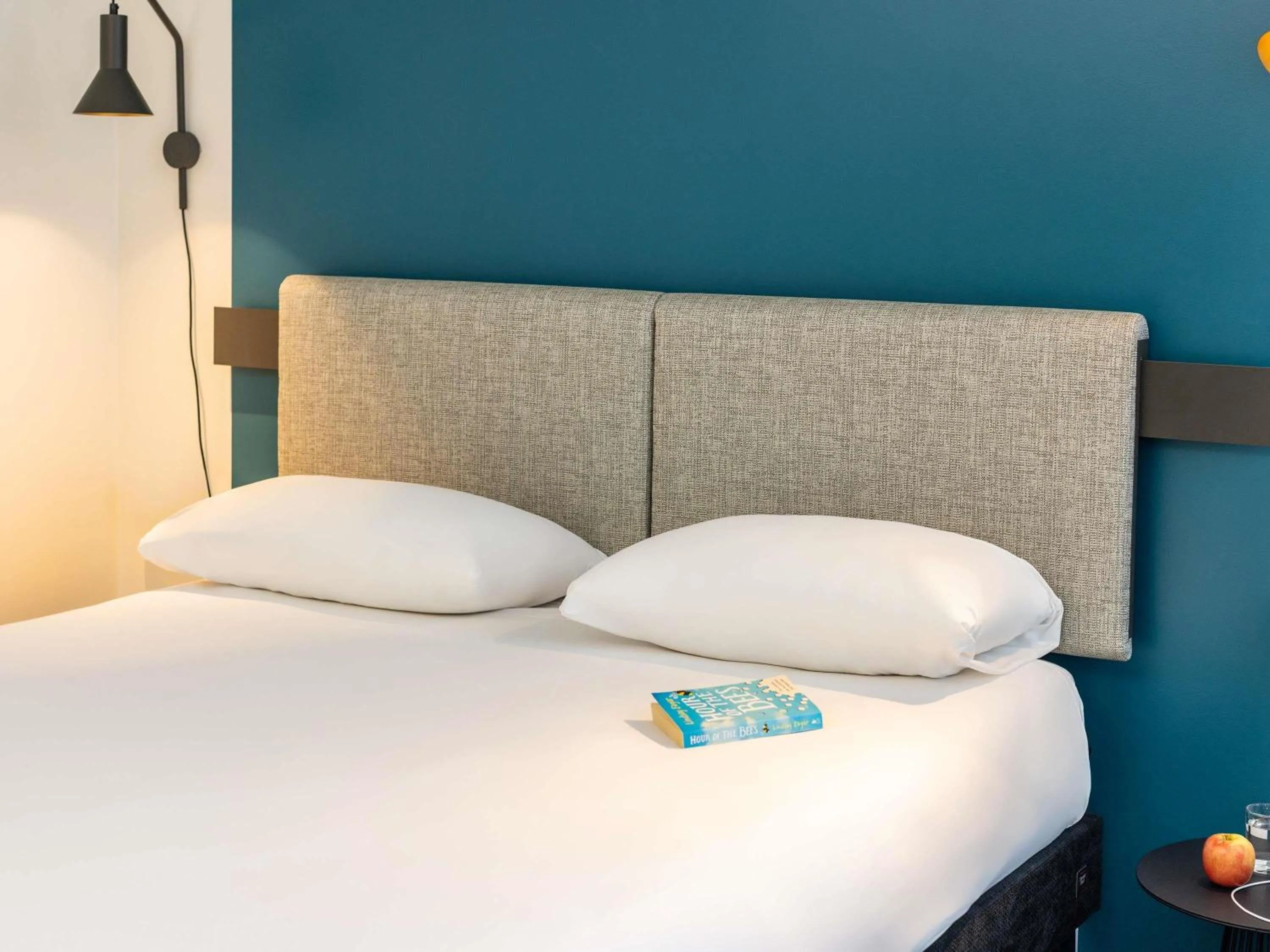 Bedroom, Bed in ibis Bristol Temple Meads