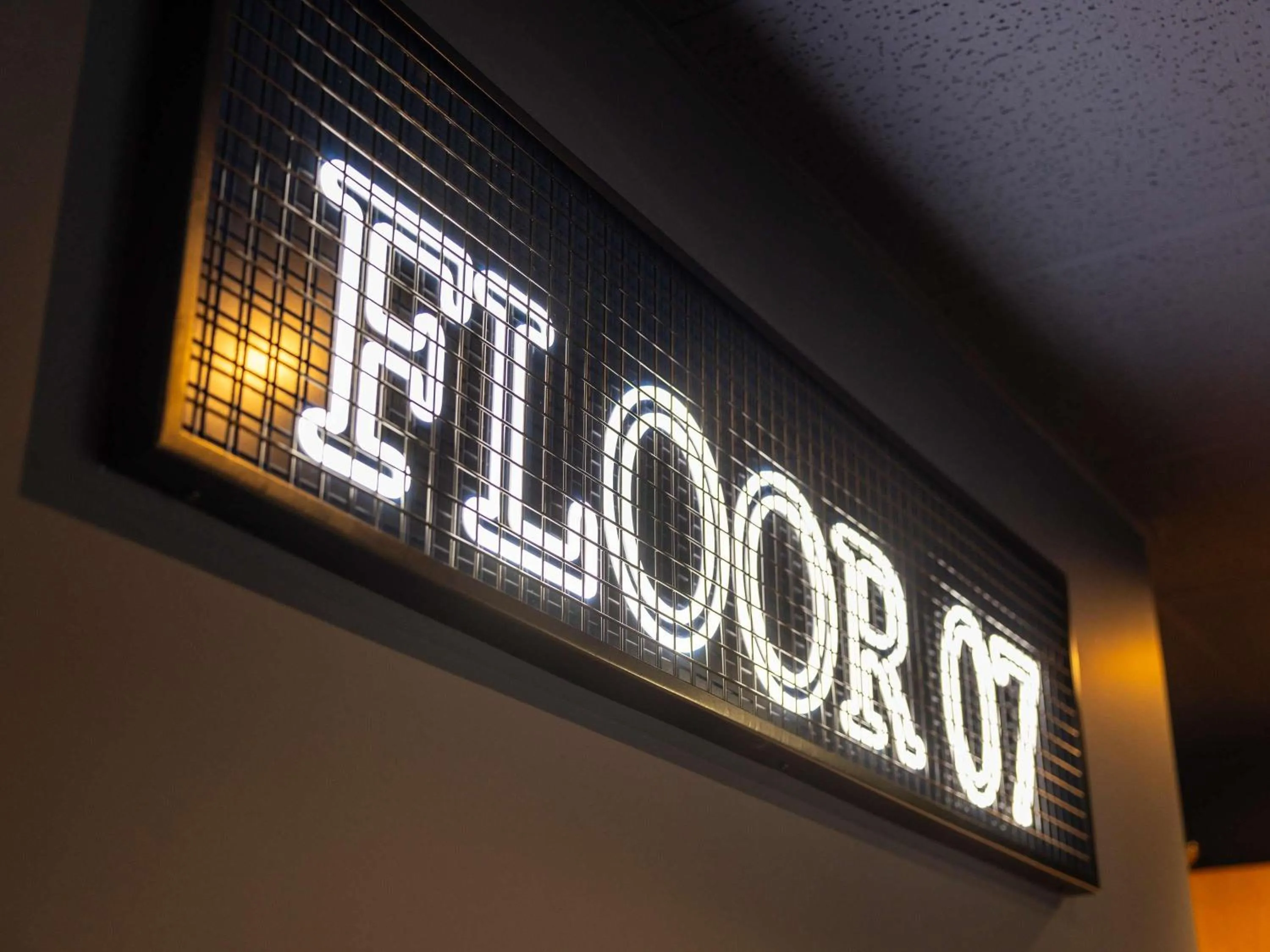 Bedroom in ibis Bristol Temple Meads