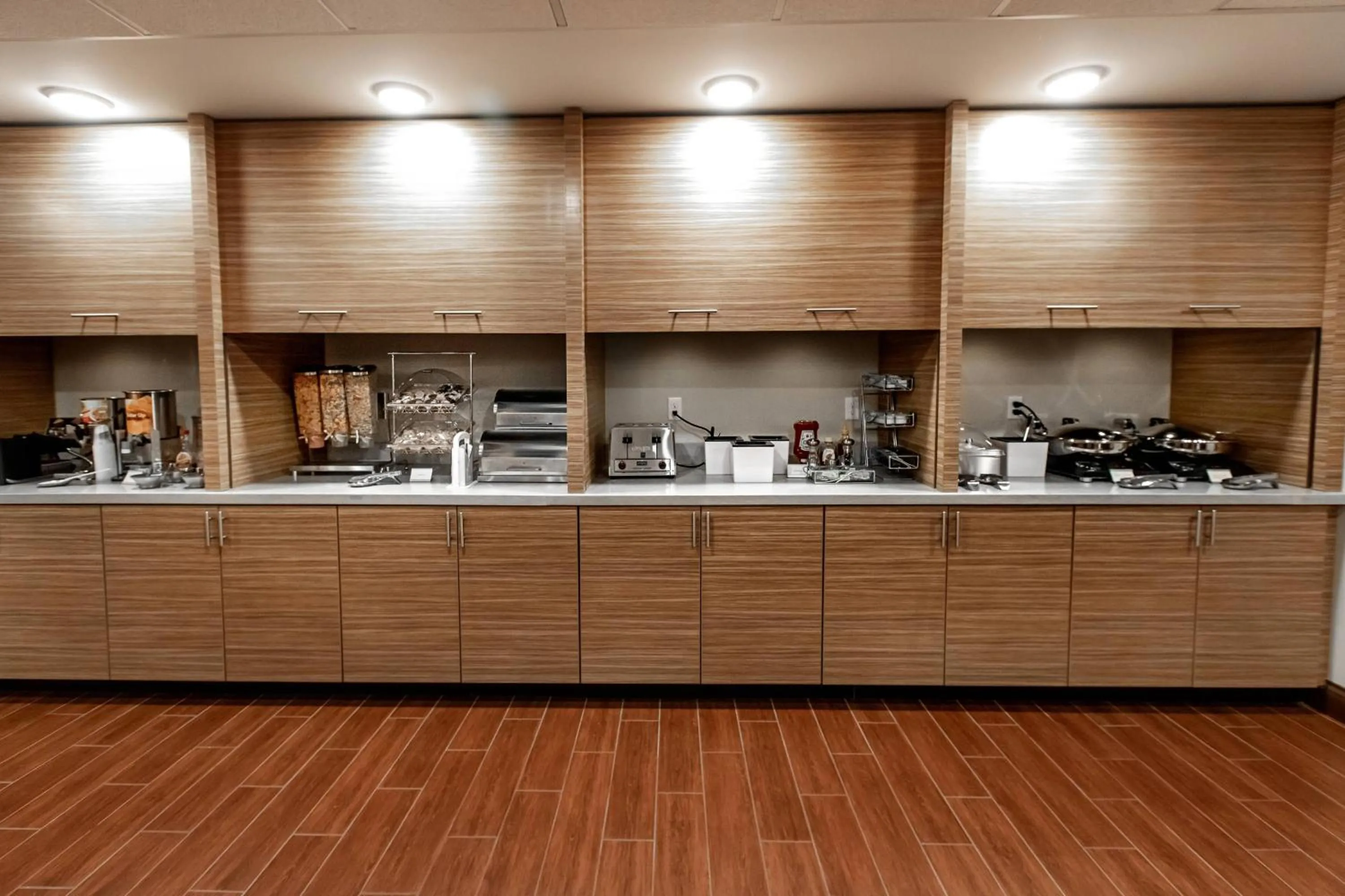 Breakfast in TownePlace Suites by Marriott Louisville Airport