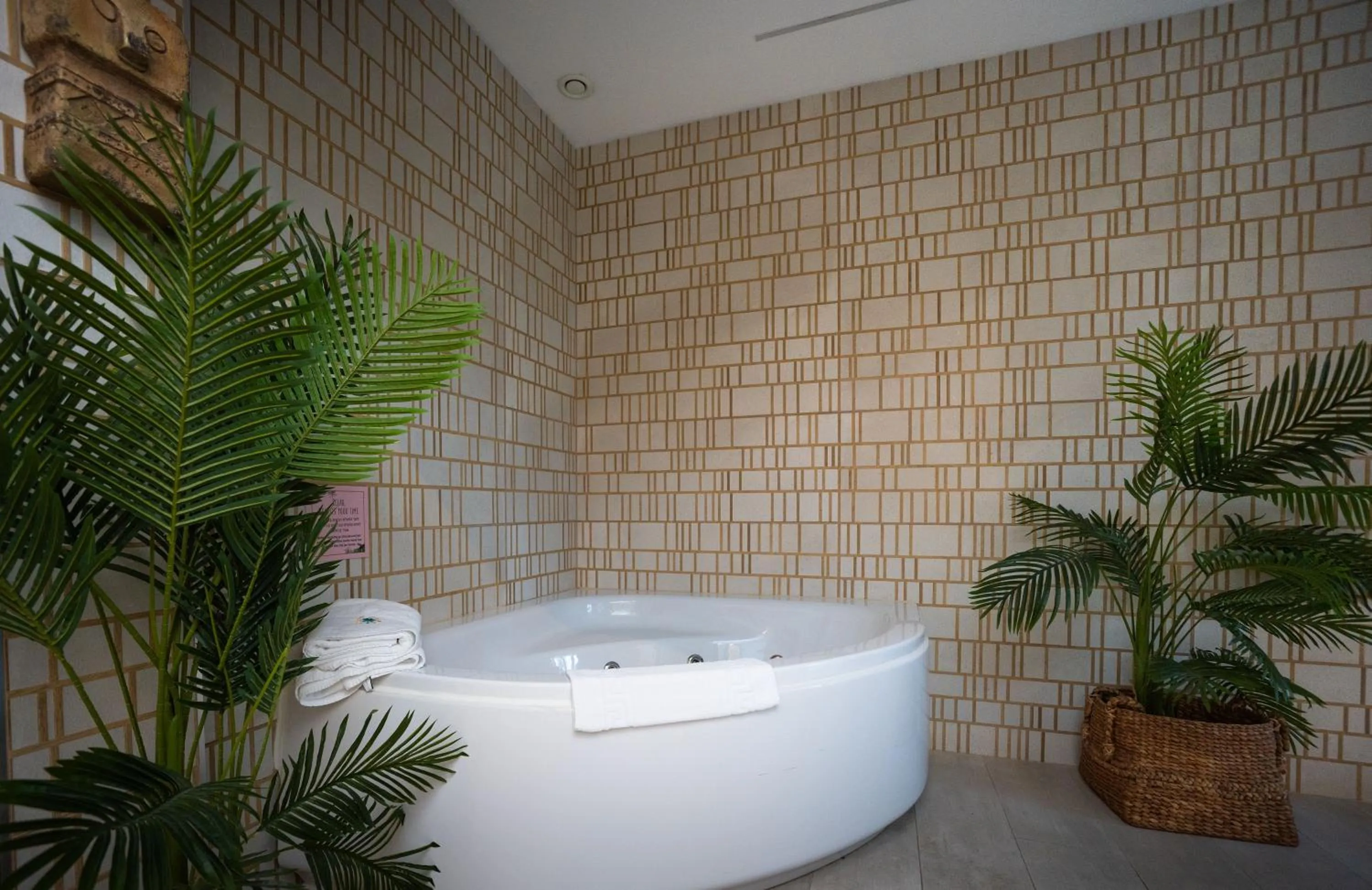 Hot Tub in Estate Spa Boutique Hotel - Adults Only