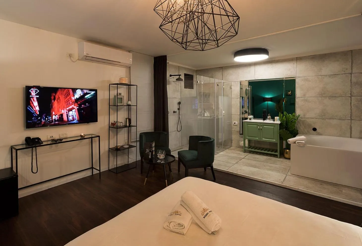 Bathroom, Bed in Estate Spa Boutique Hotel - Adults Only