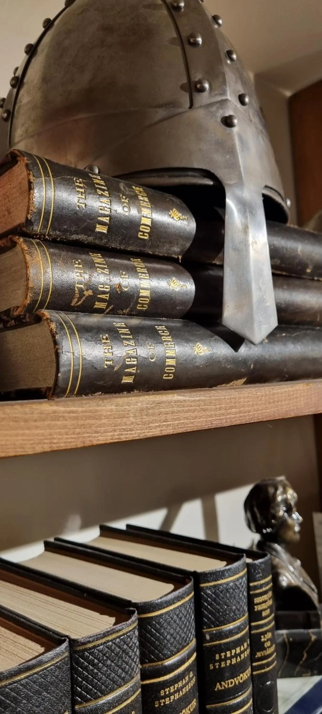 Library in Hótel Húsavík