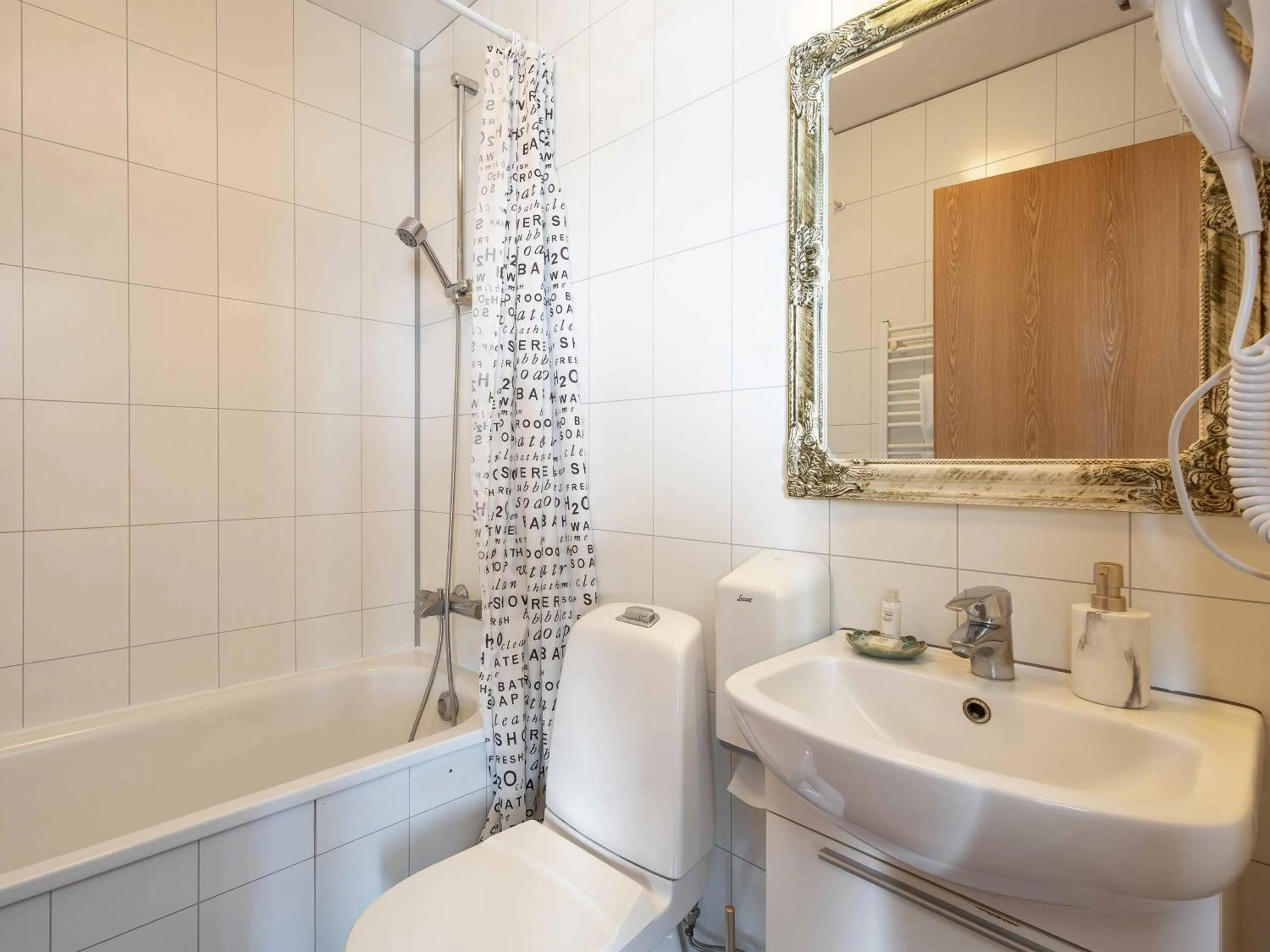 Bathroom in Hótel Húsavík