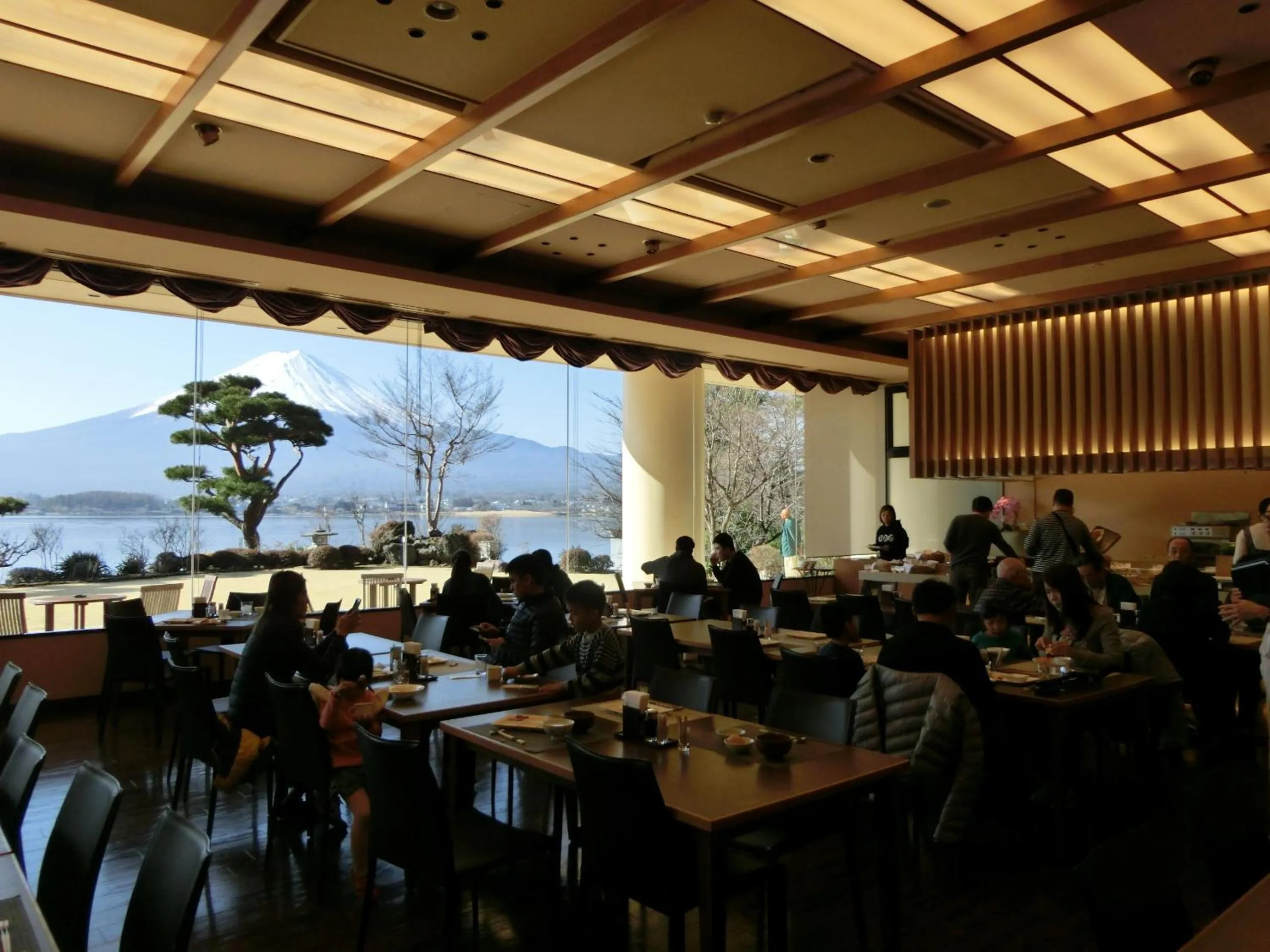 Buffet breakfast in Shuhokaku Kogetsu