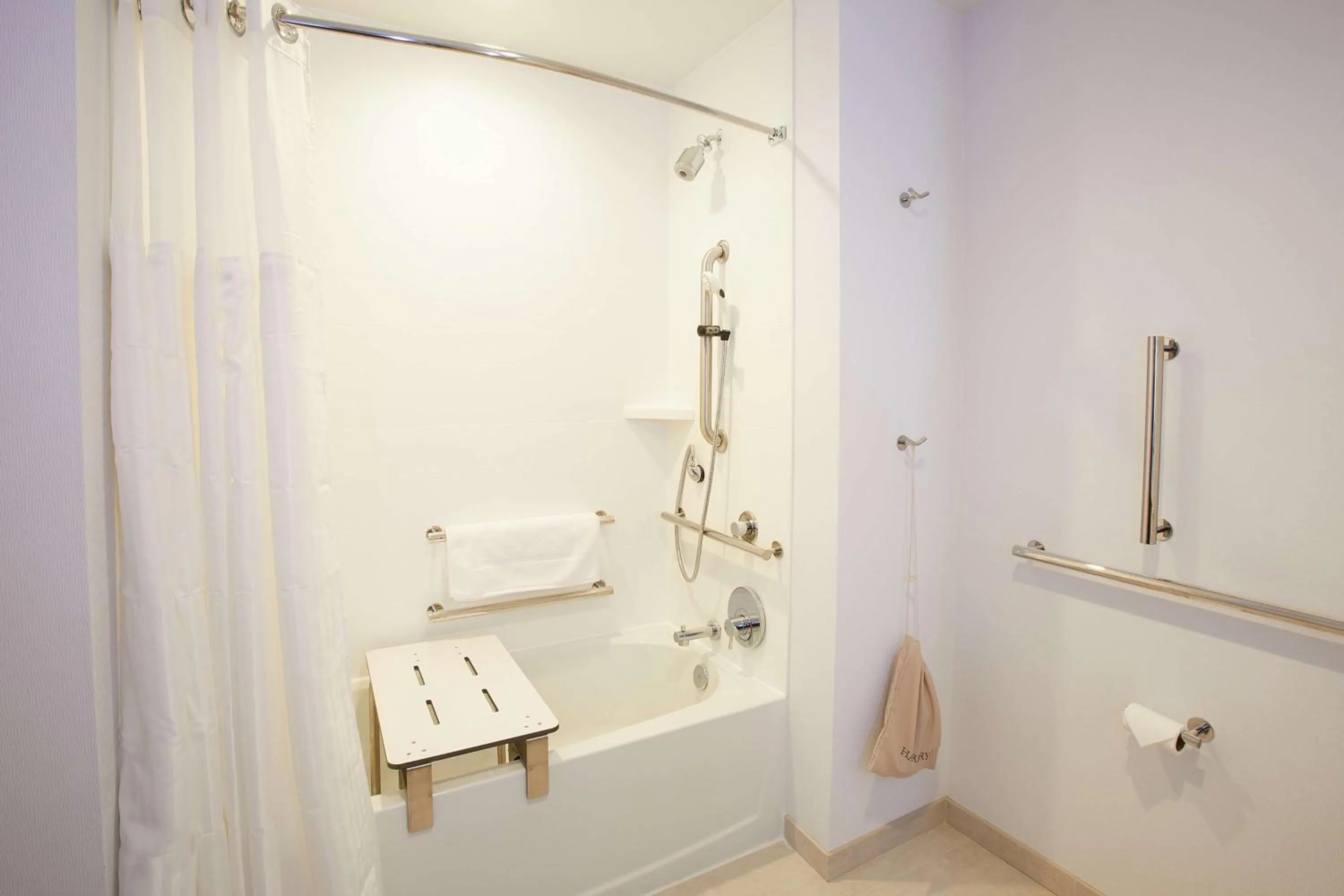 Bathroom in Hilton Garden Inn Elizabethtown