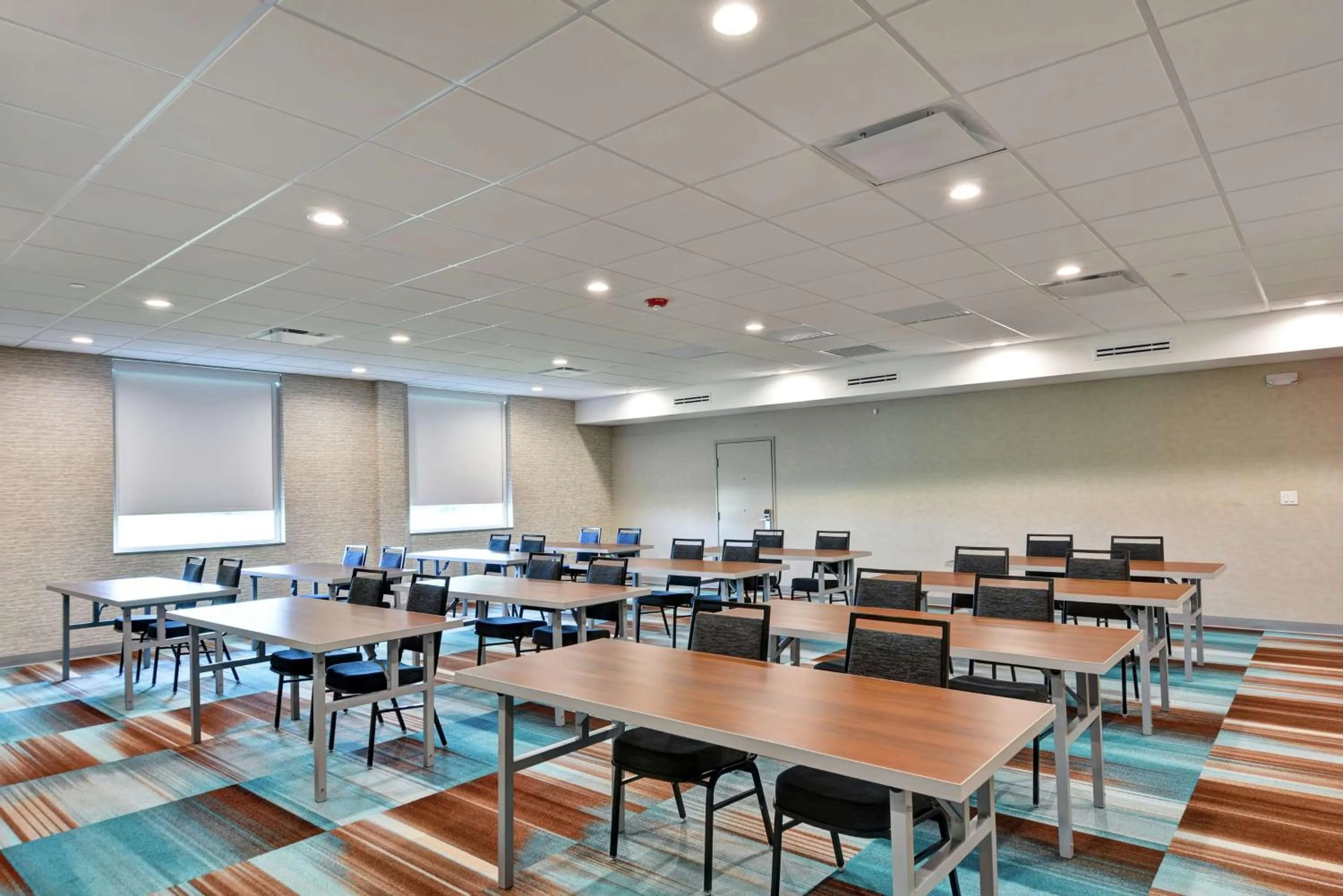 Meeting/conference room in Home2 Suites by Hilton La Porte