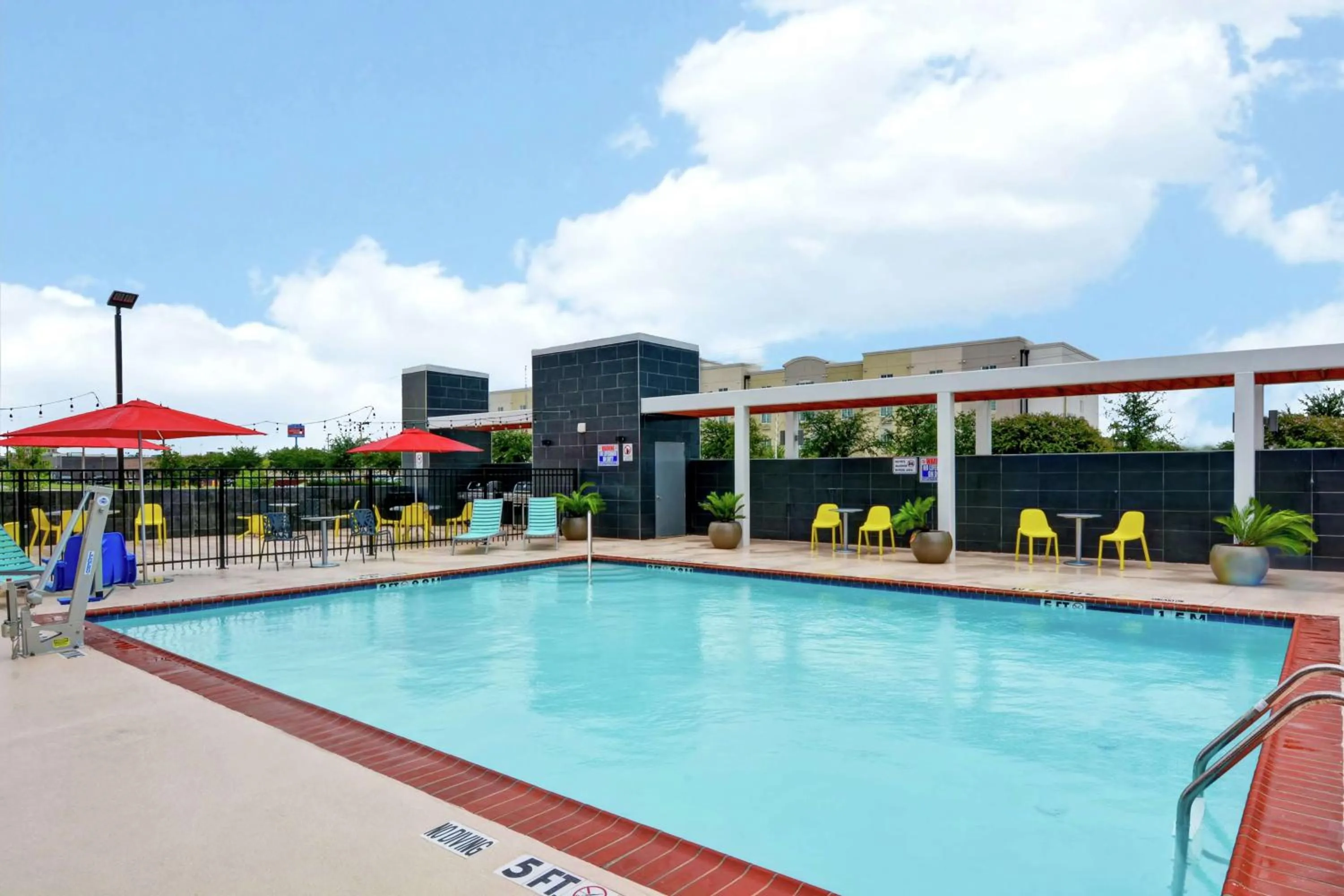 Pool view in Home2 Suites by Hilton La Porte
