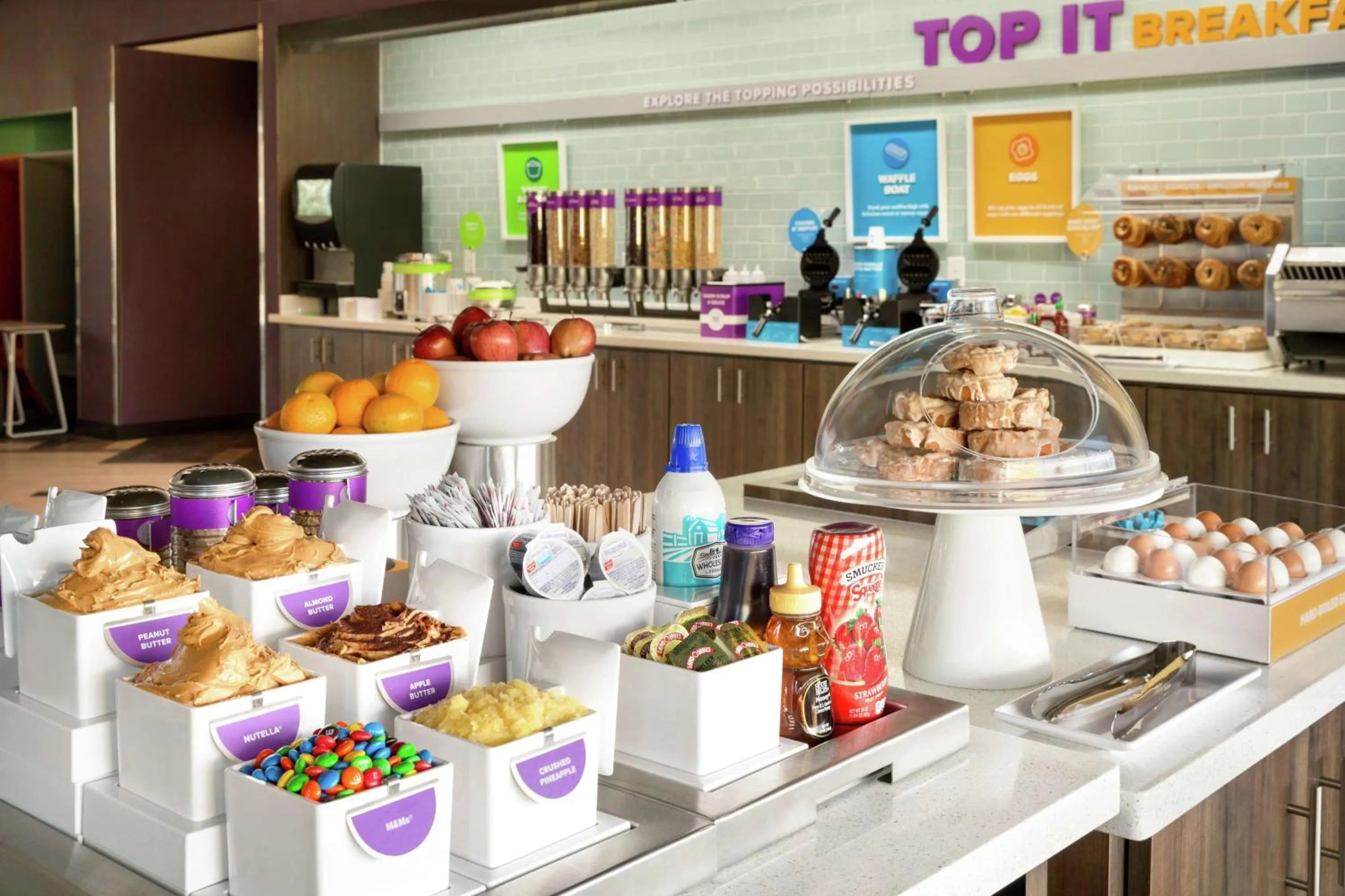 Dining area in Tru by Hilton Webster Houston NASA