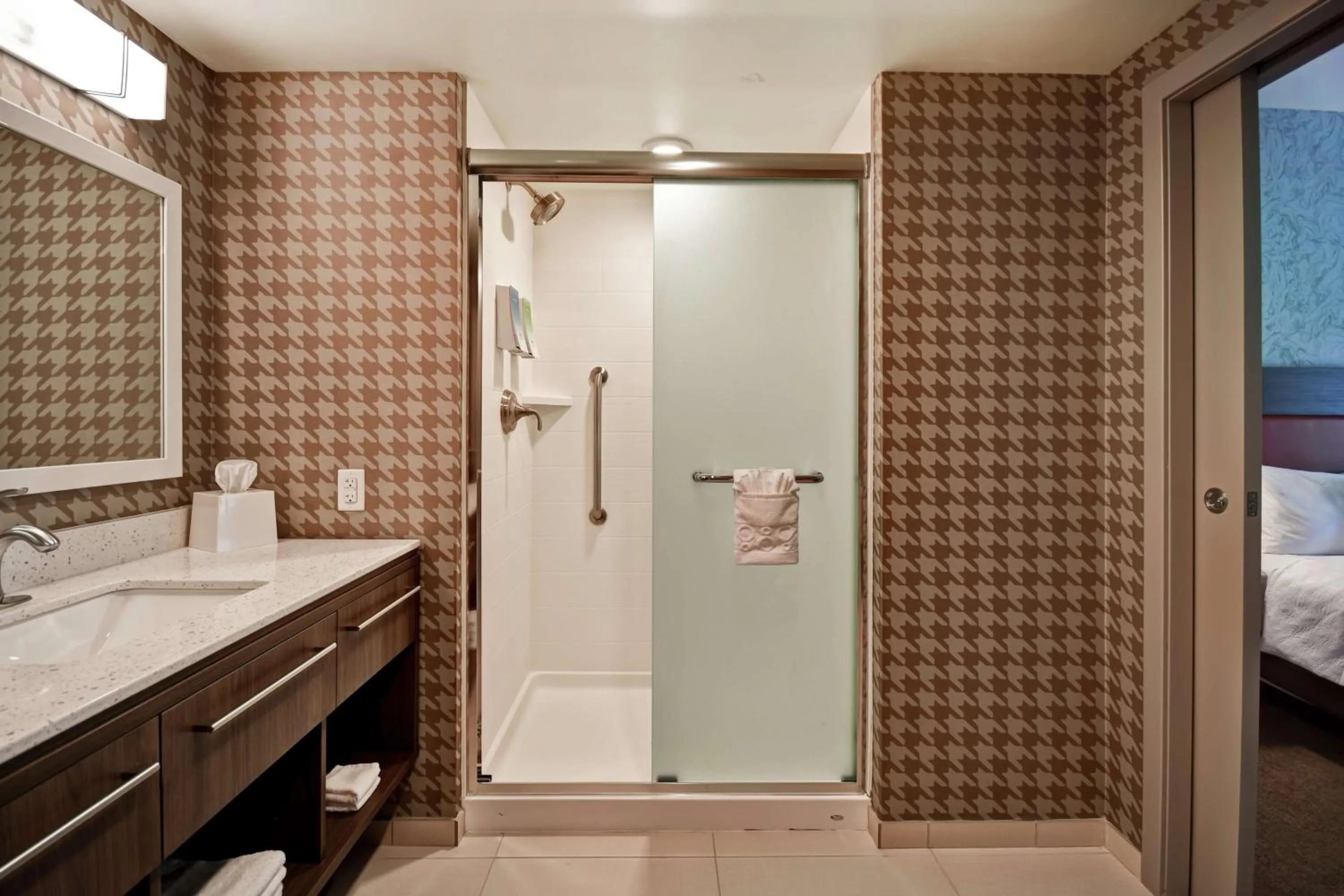 Bathroom, Bed in Home2 Suites by Hilton Gilbert