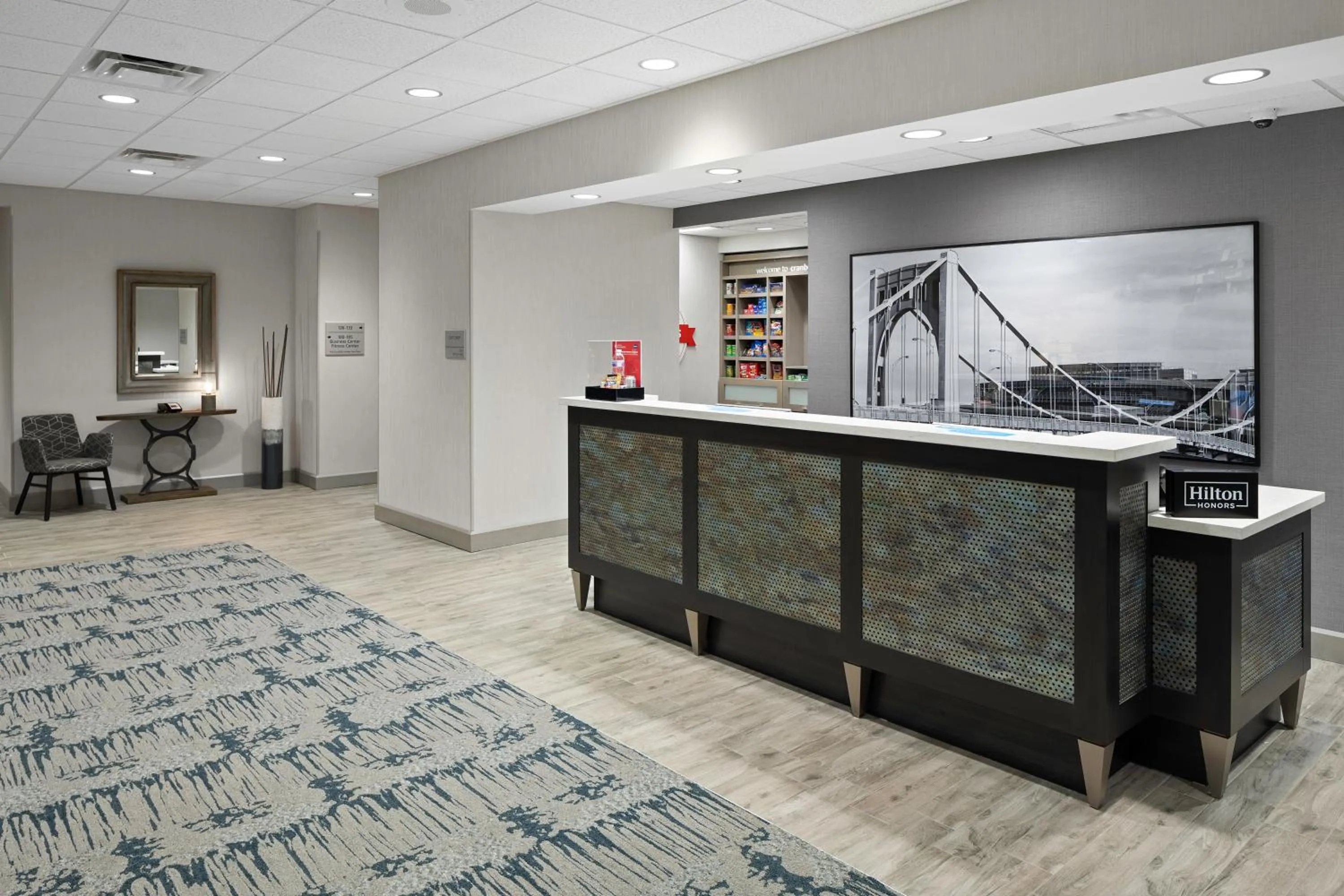 Lobby or reception in Hampton Inn & Suites Cranberry Township/Mars