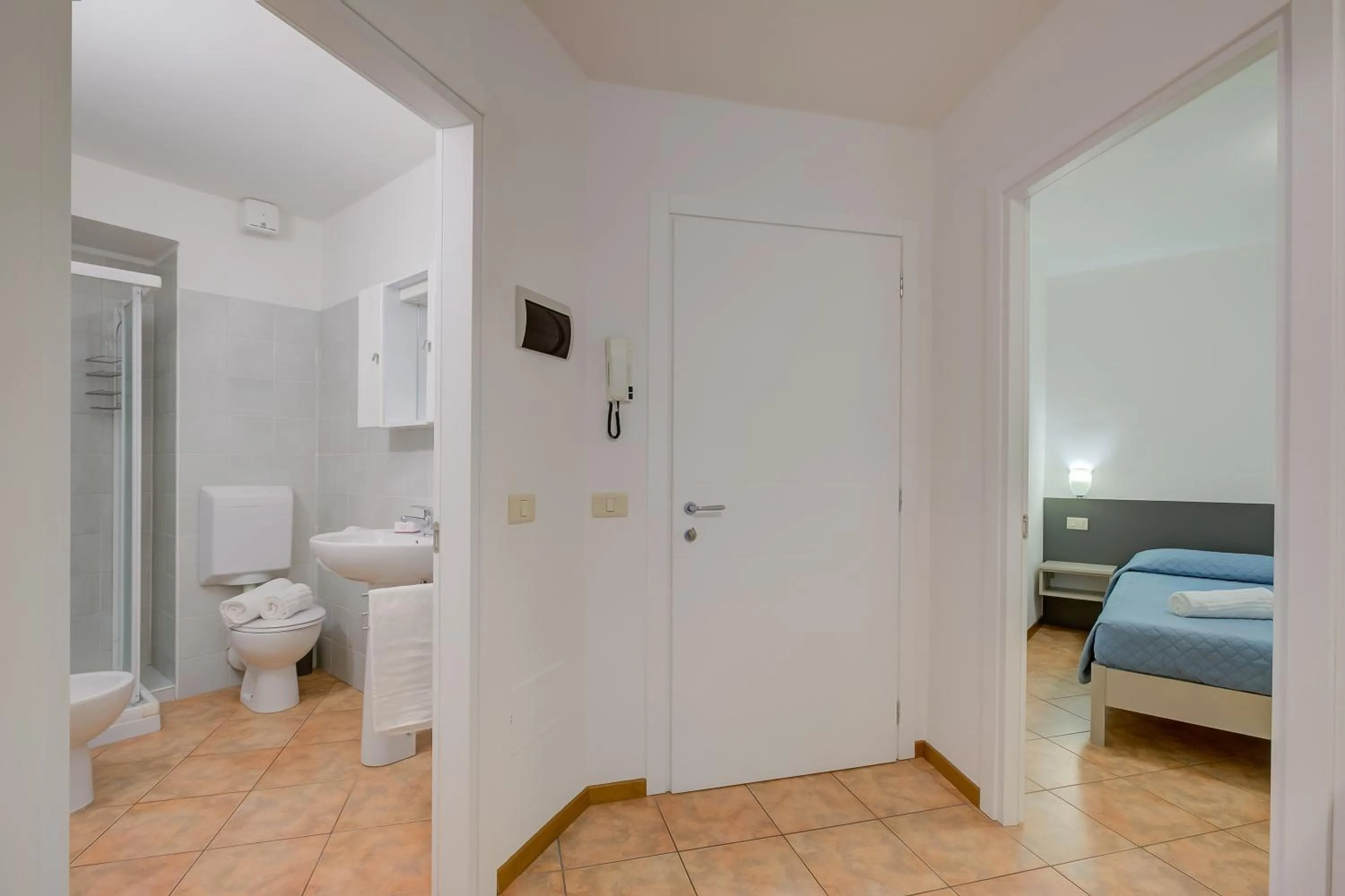 Bathroom, Bed in Casa Alpino