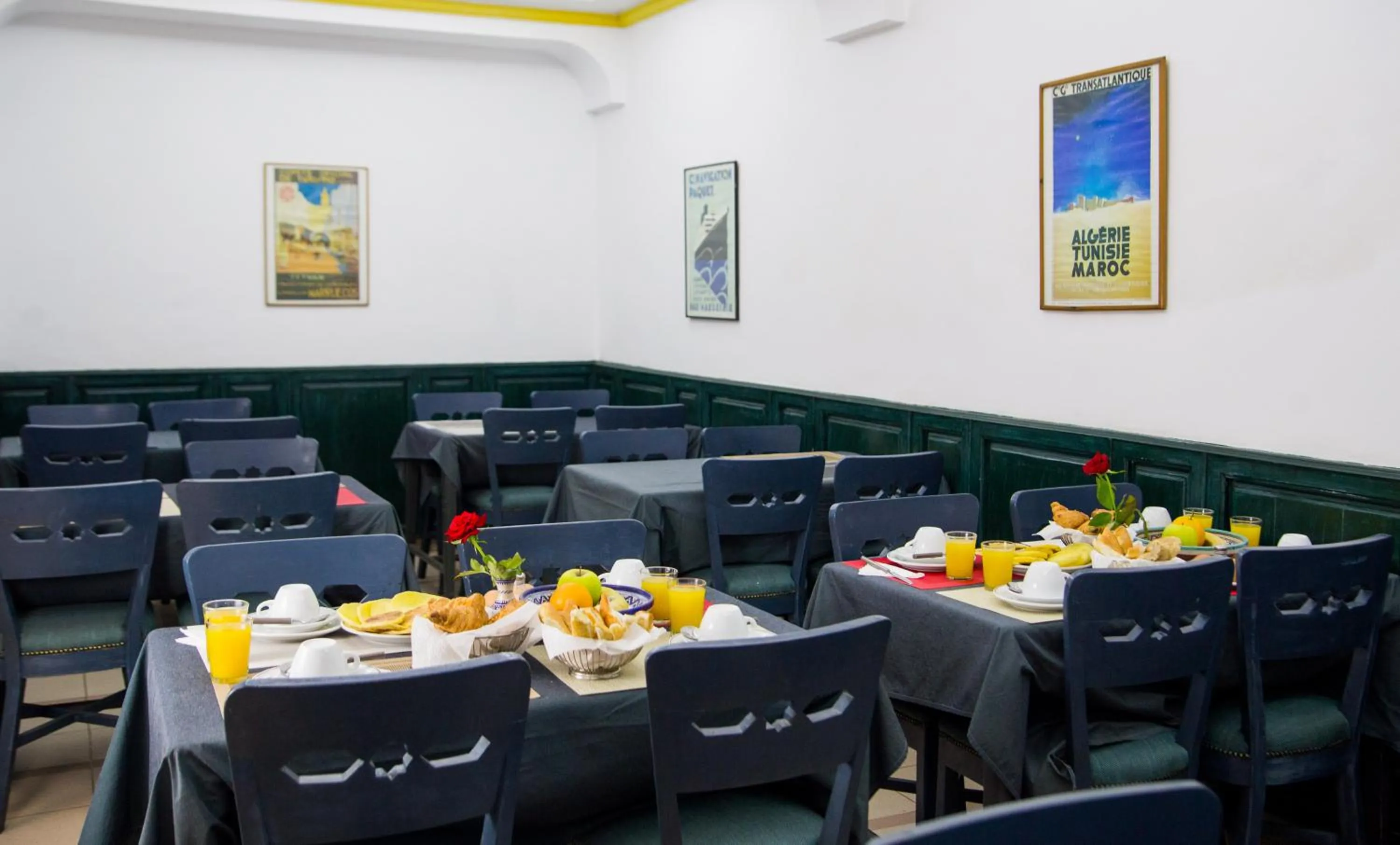 Restaurant/places to eat in Hôtel Olympic