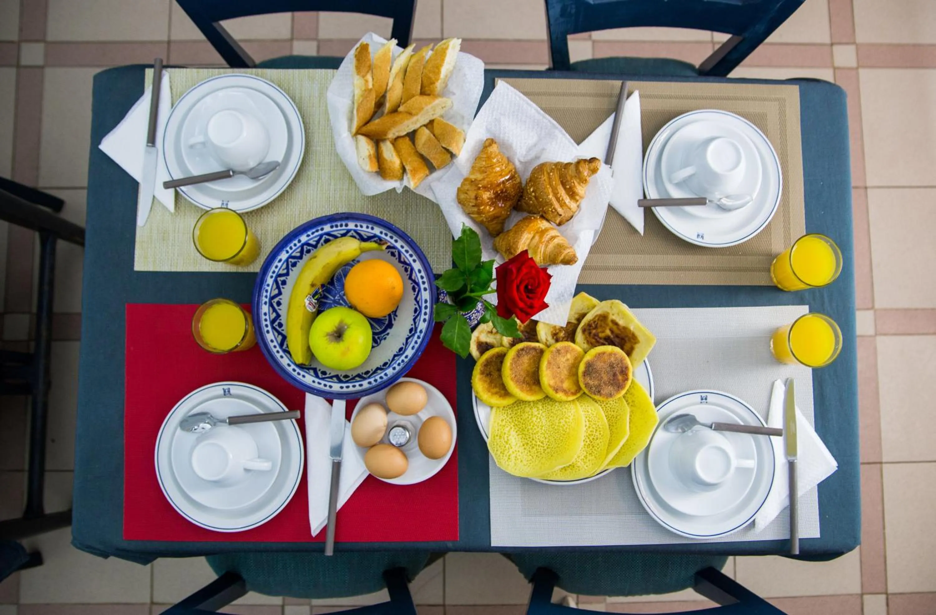 Food and drinks in Hôtel Olympic