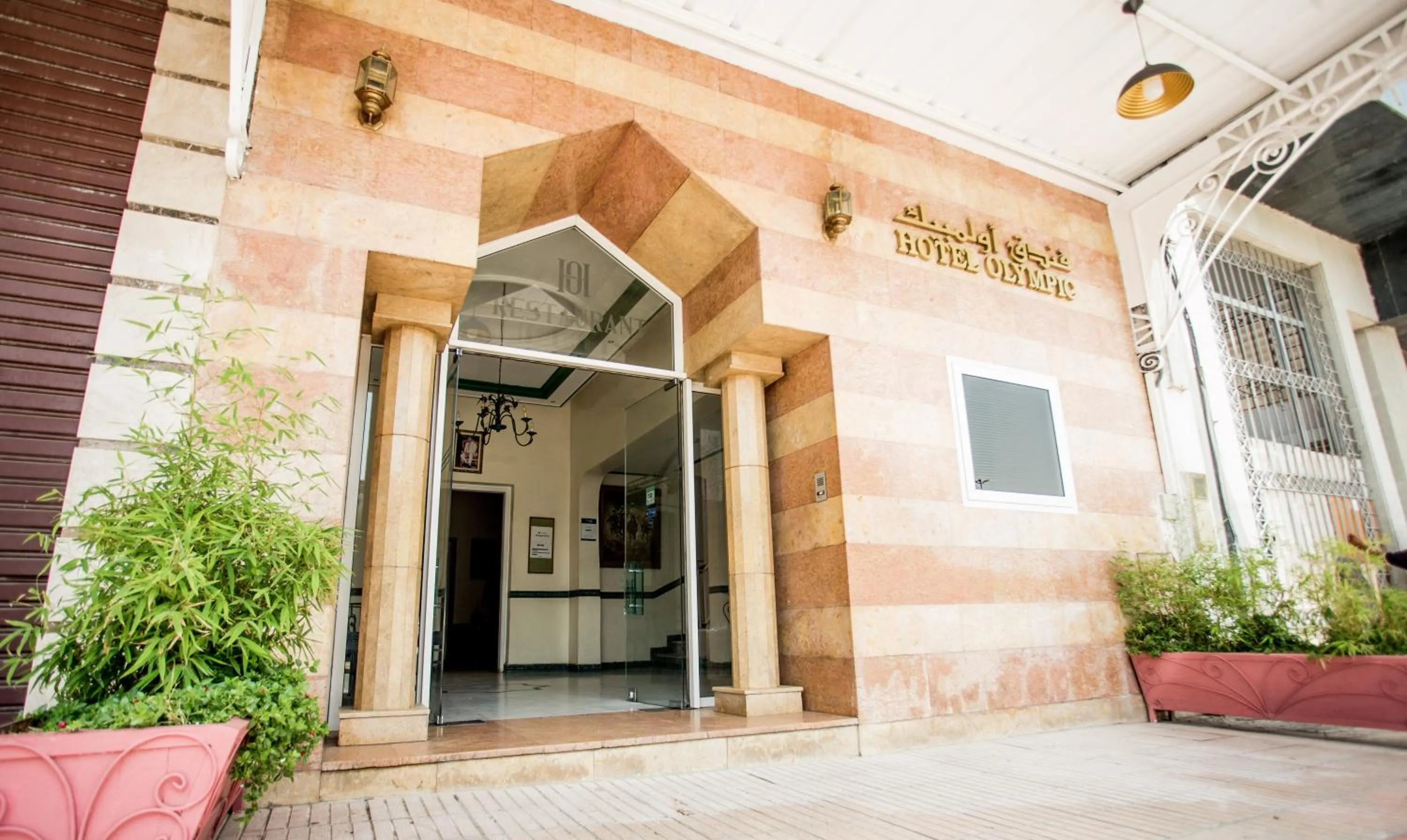 Facade/entrance in Hôtel Olympic
