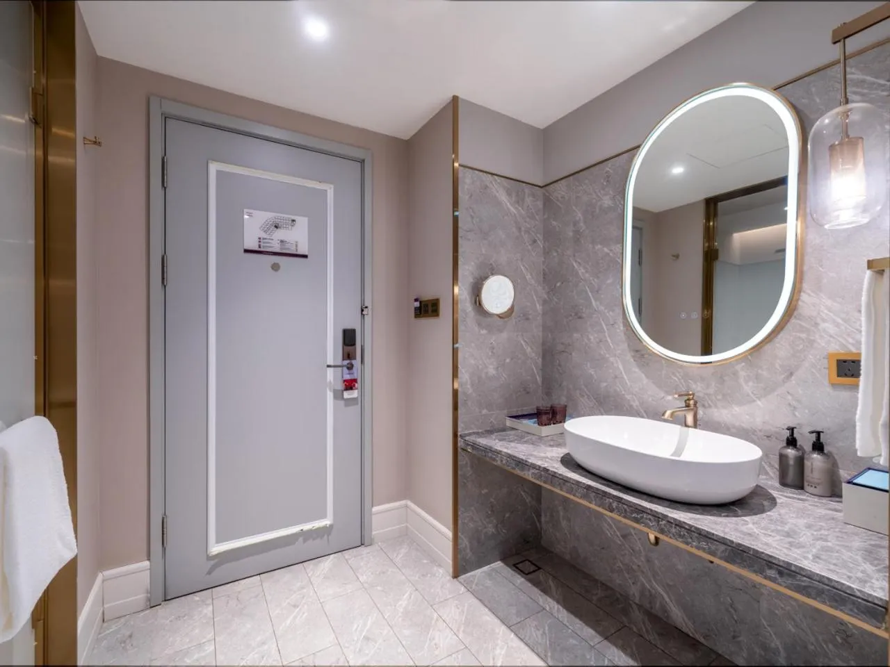 Shower in Mercure Shanghai Global Harbour