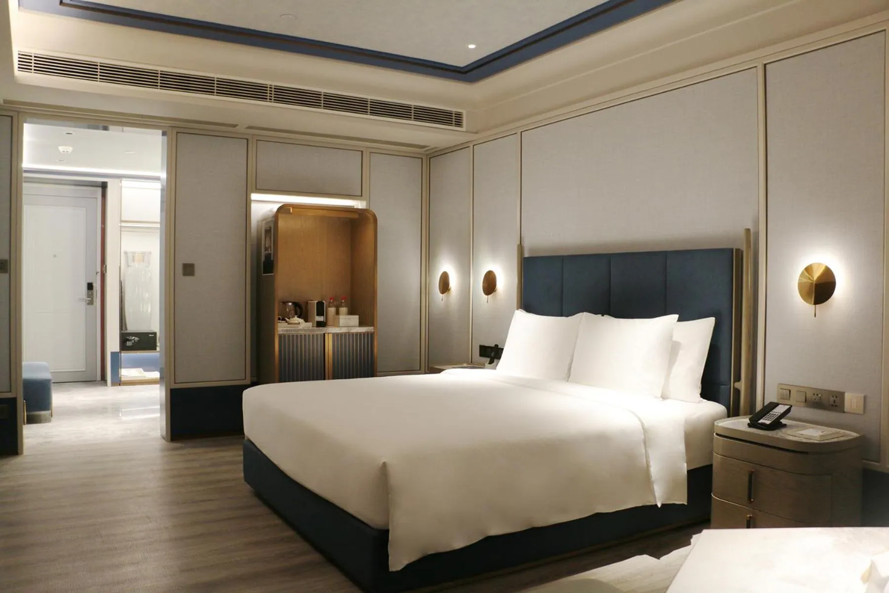 Photo of the whole room, Bed in MaxX by Steigenberger Guangzhou Zhujiang New Town - Free Shuttle bus to Canton Fair Complex during Canton Fair Period