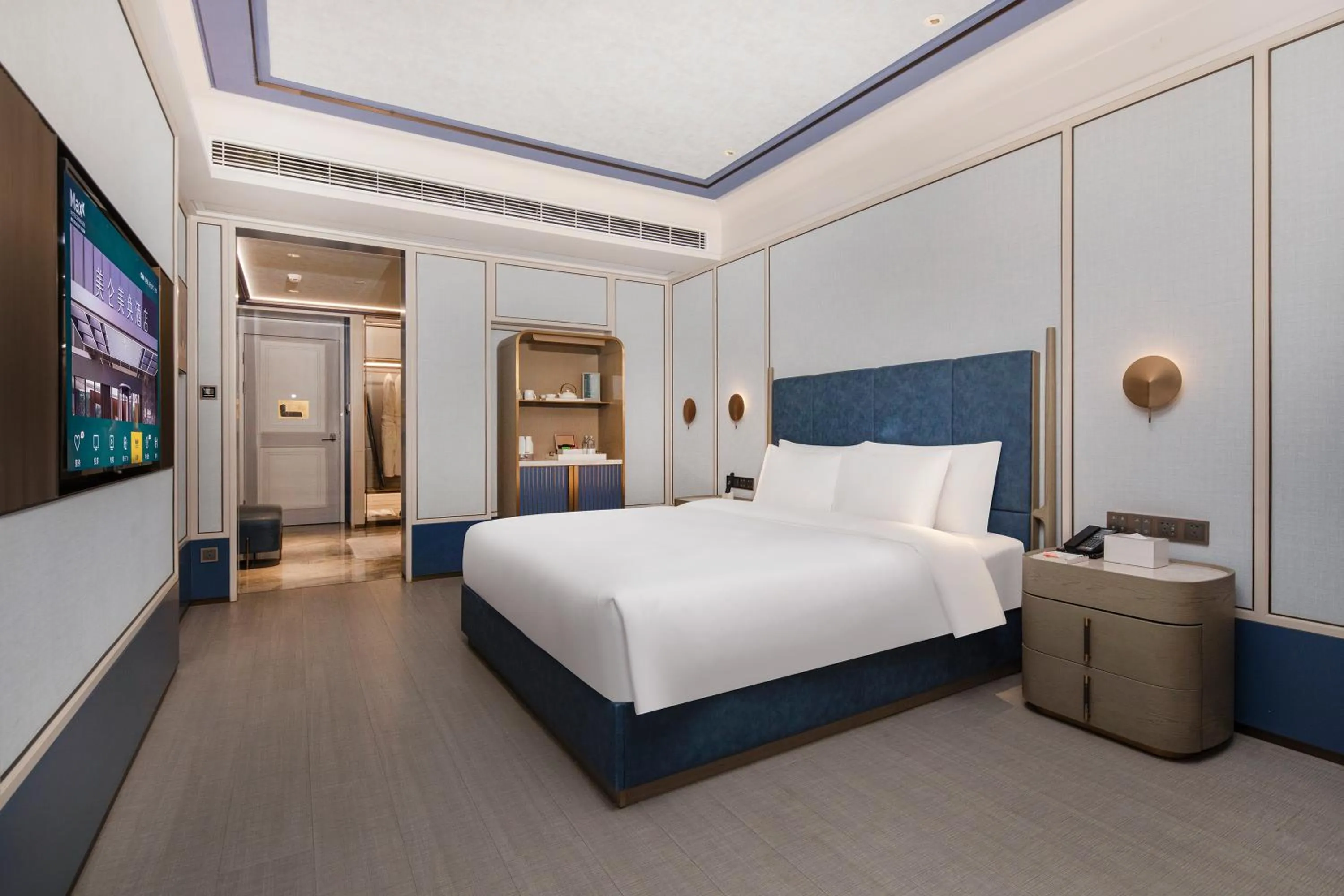 Photo of the whole room, Bed in MaxX by Steigenberger Guangzhou Zhujiang New Town - Free Shuttle bus to Canton Fair Complex during Canton Fair Period